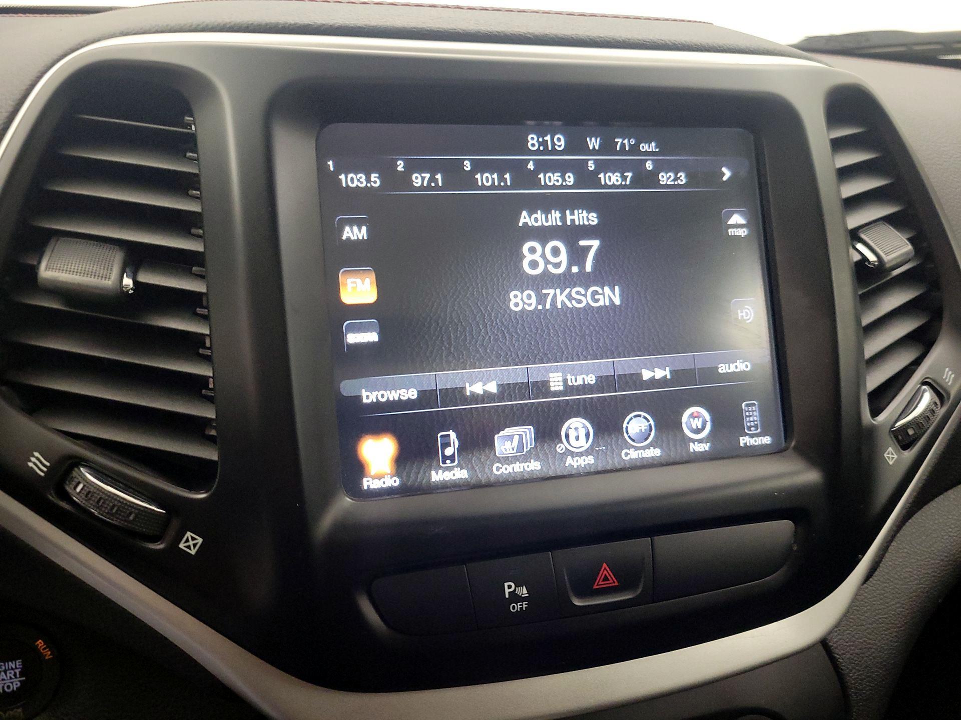 Thumbnail: 2017 Jeep Cherokee - 16