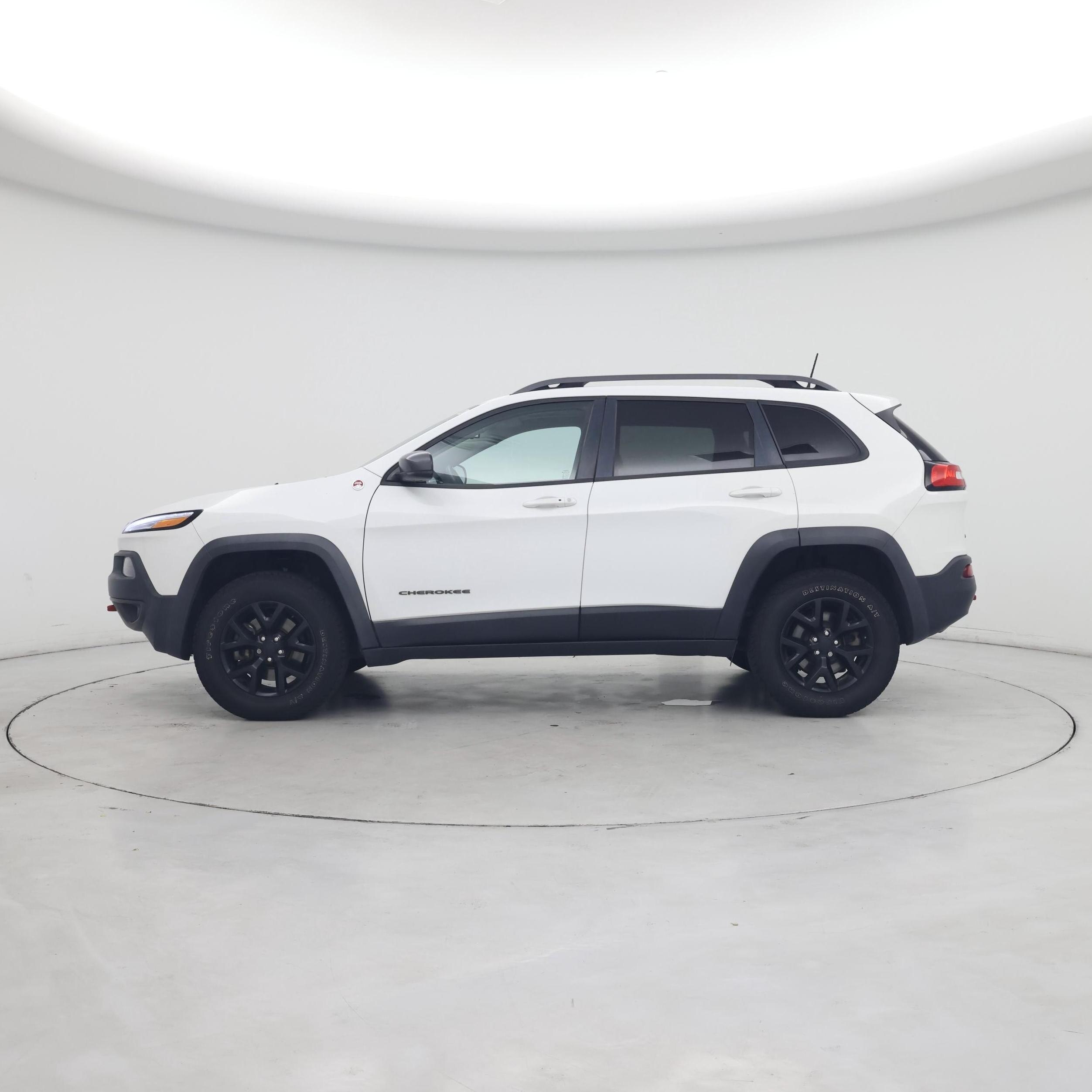 Thumbnail: 2017 Jeep Cherokee - 3