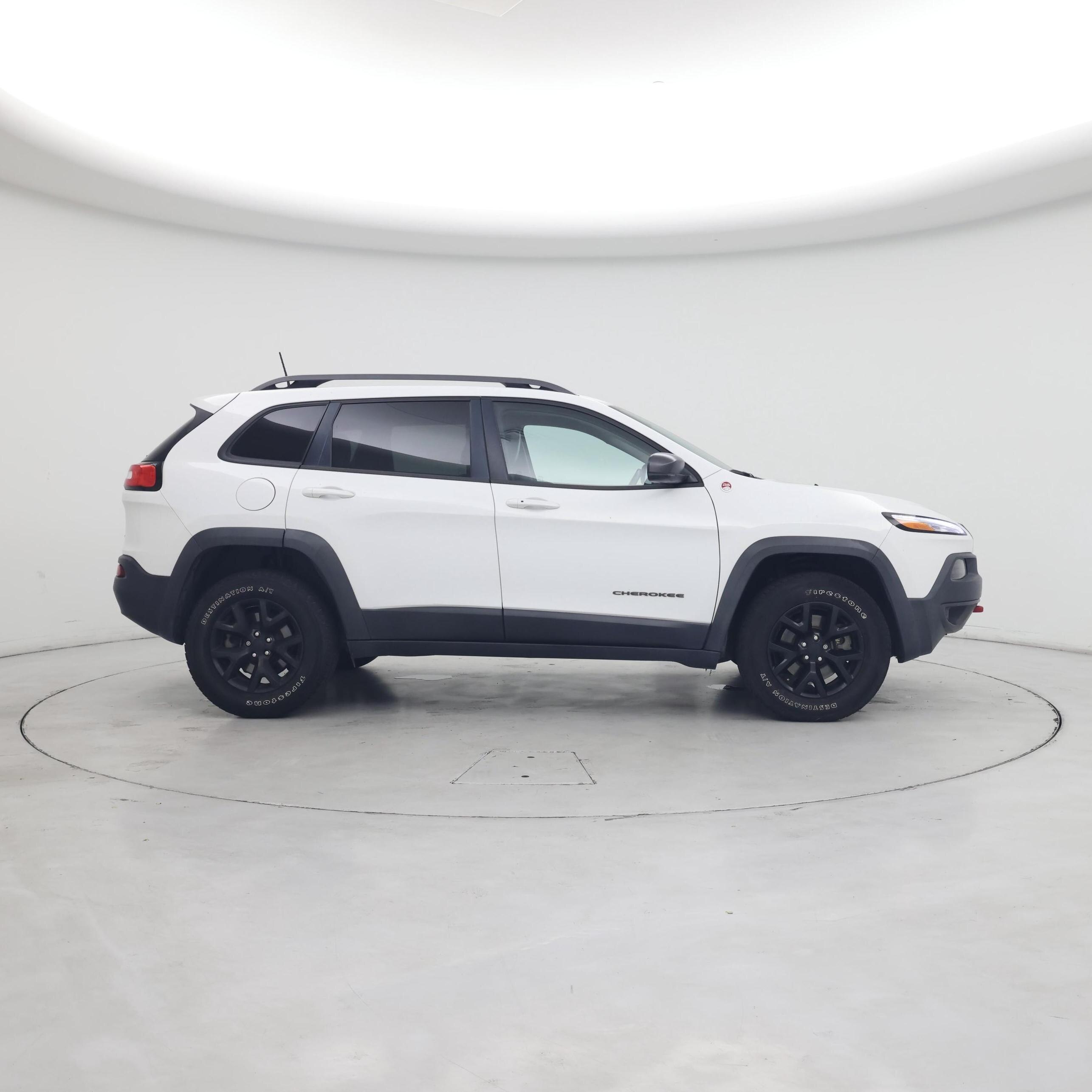 Thumbnail: 2017 Jeep Cherokee - 7