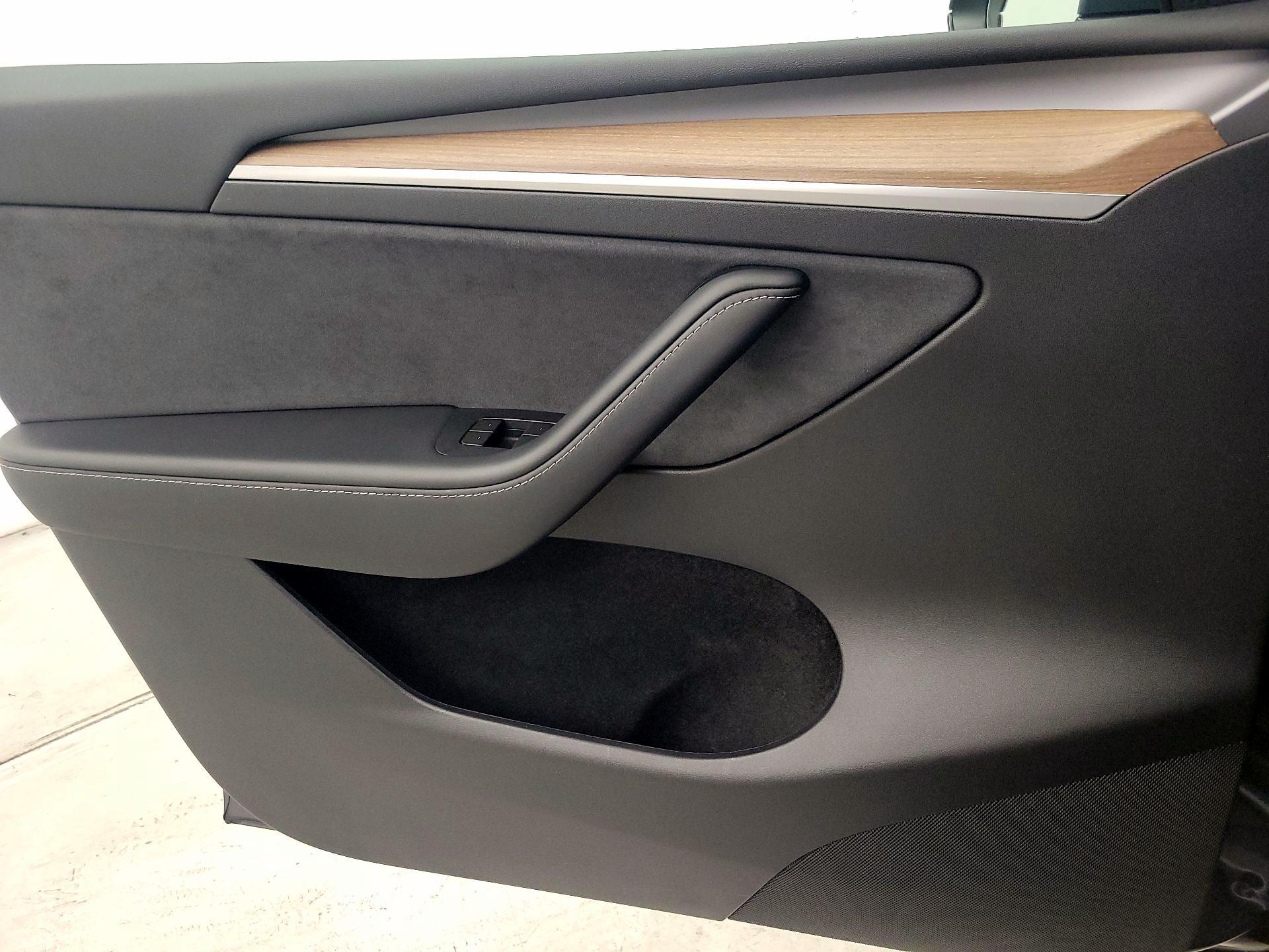 Thumbnail: 2023 Tesla Model Y - 10