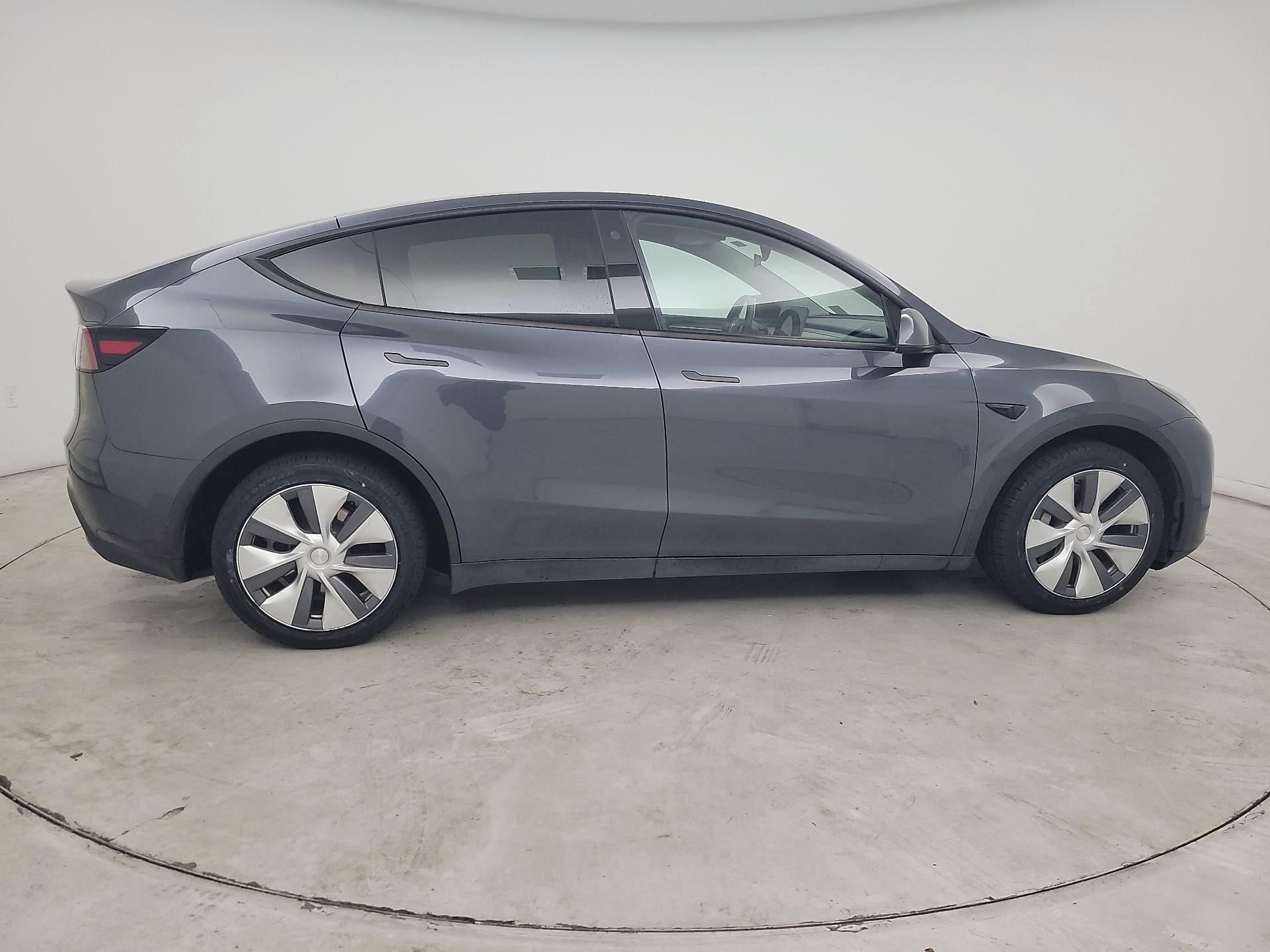Thumbnail: 2023 Tesla Model Y - 4
