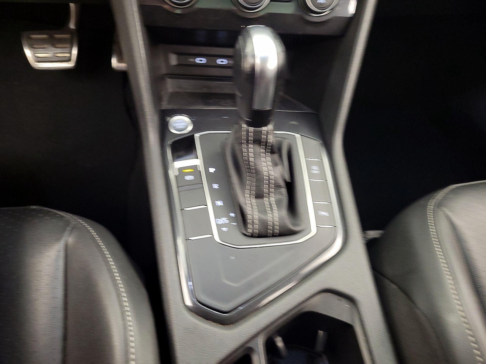 2021 Volkswagen Tiguan SE R-LINE BLACK - Photo 18