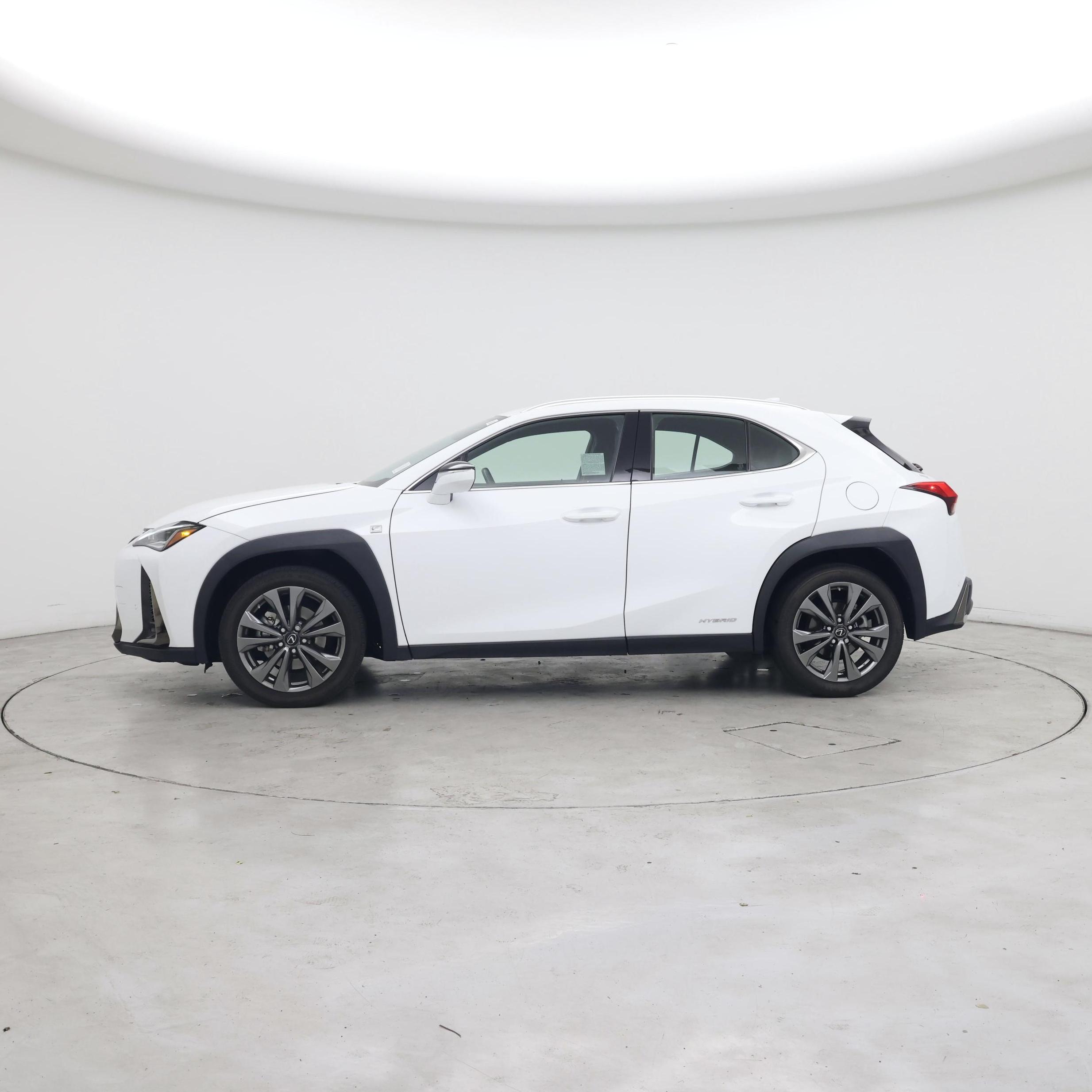 Thumbnail: 2021 Lexus UX - 3