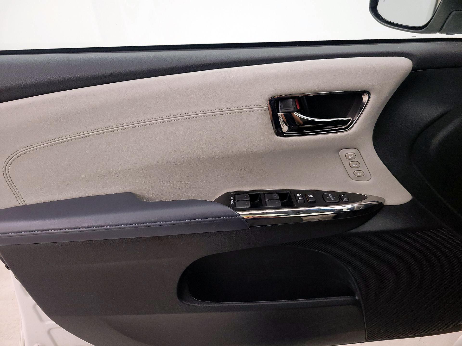 Thumbnail: 2015 Toyota Avalon - 12