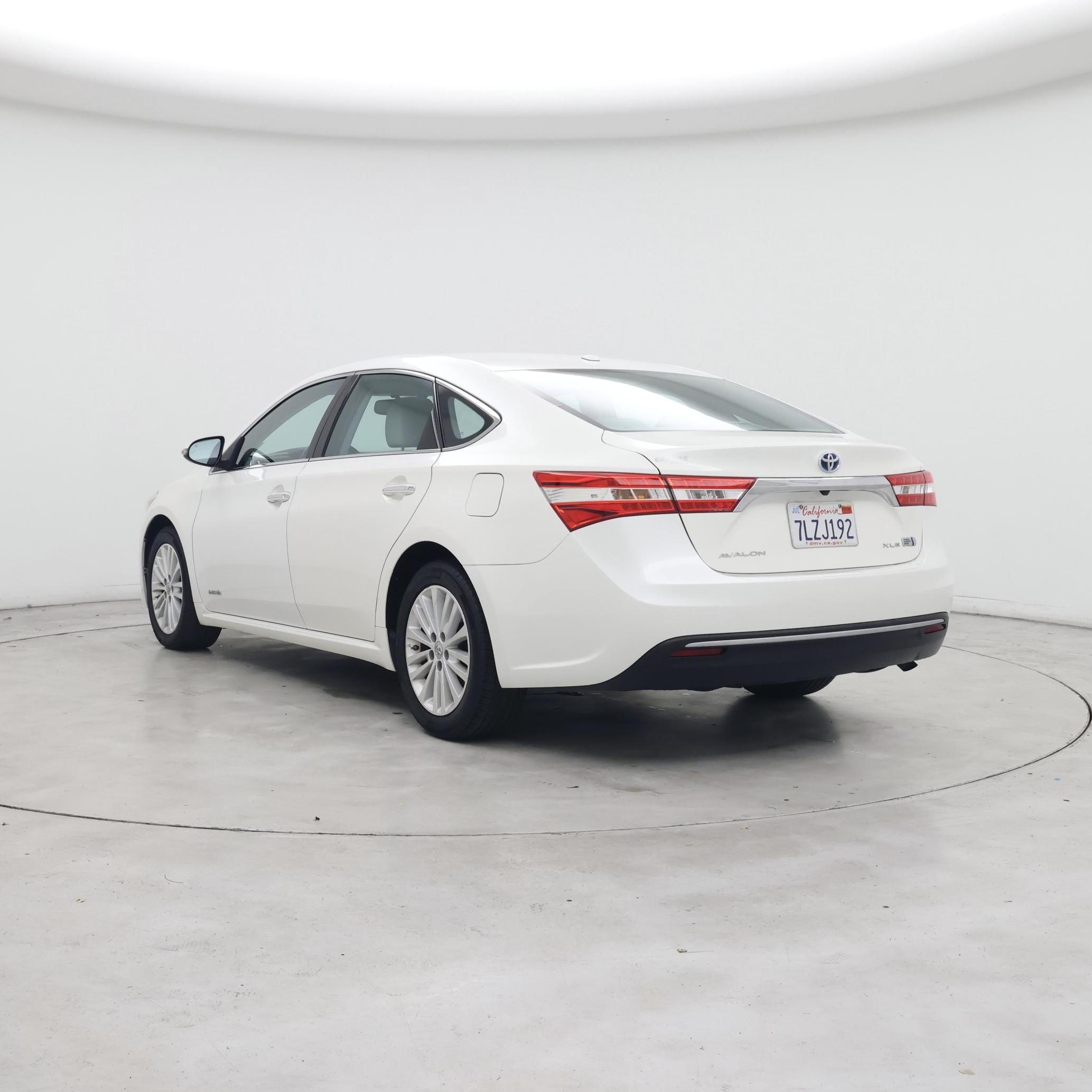 Thumbnail: 2015 Toyota Avalon - 2