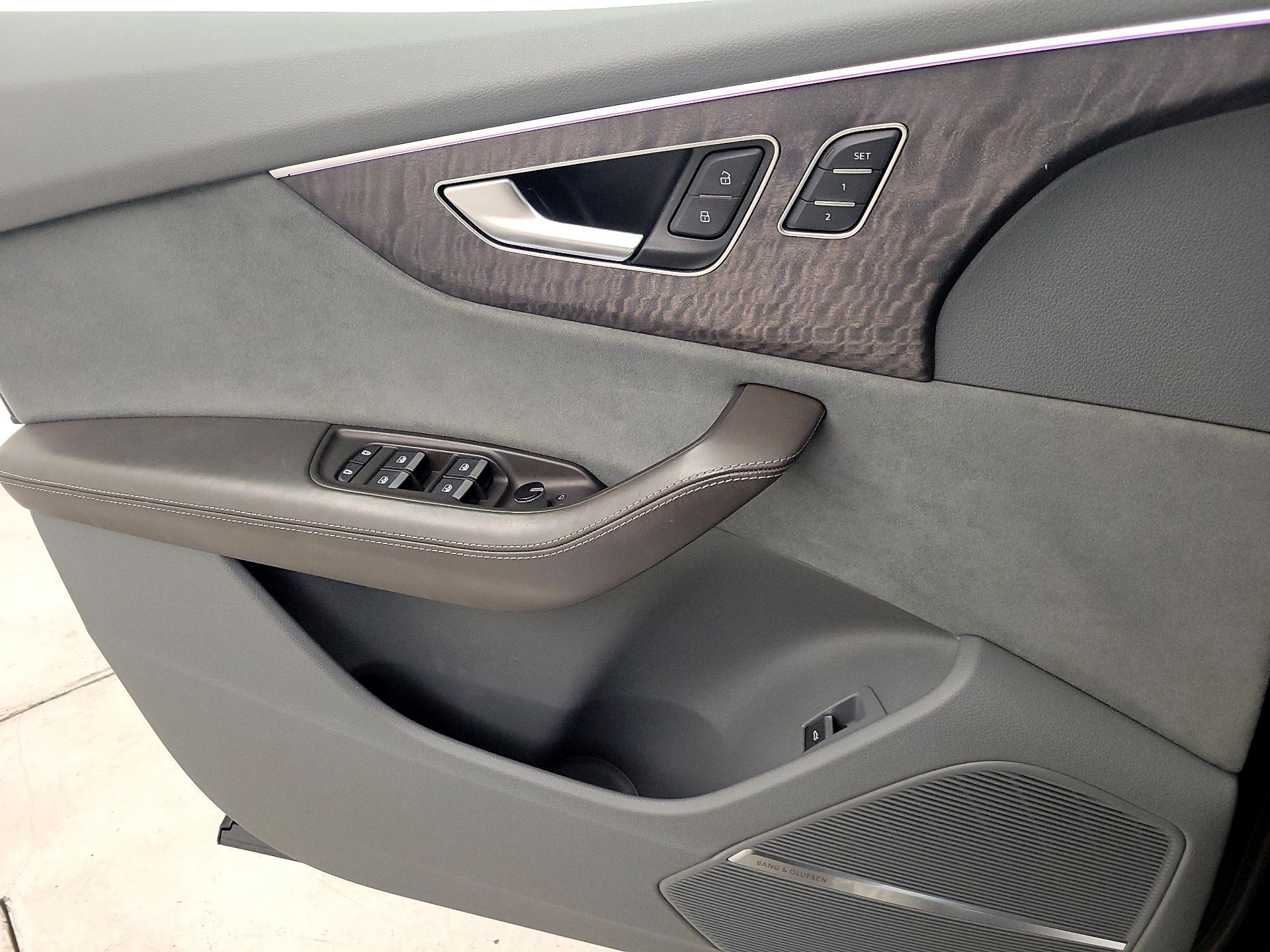 Thumbnail: 2020 Audi Q8 - 10
