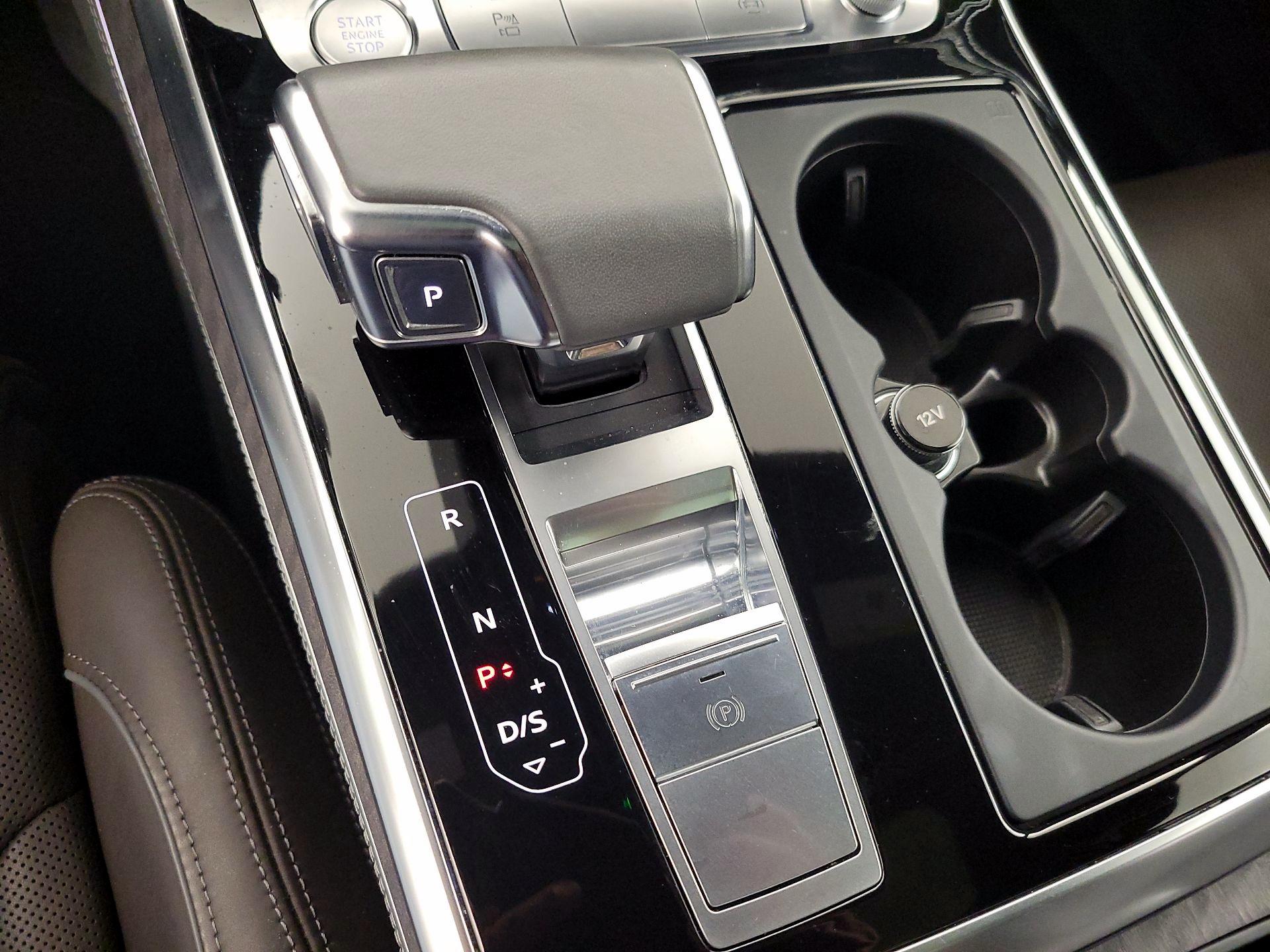 Thumbnail: 2020 Audi Q8 - 16