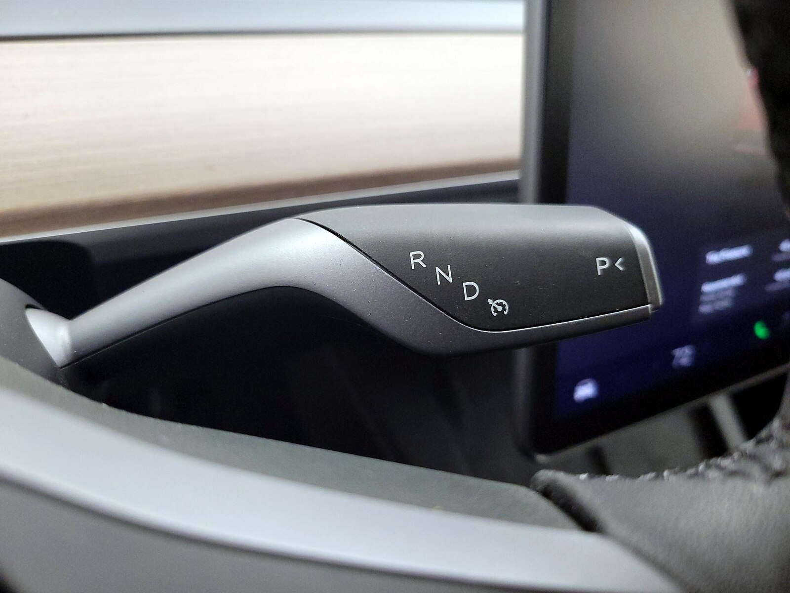 2025 Tesla Model Y Long Range - Photo 18