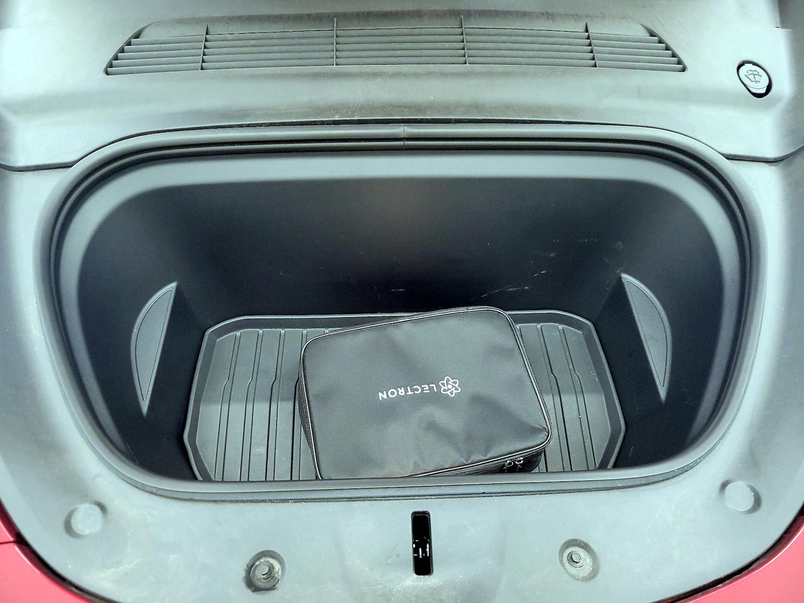 2025 Tesla Model Y Long Range - Photo 23