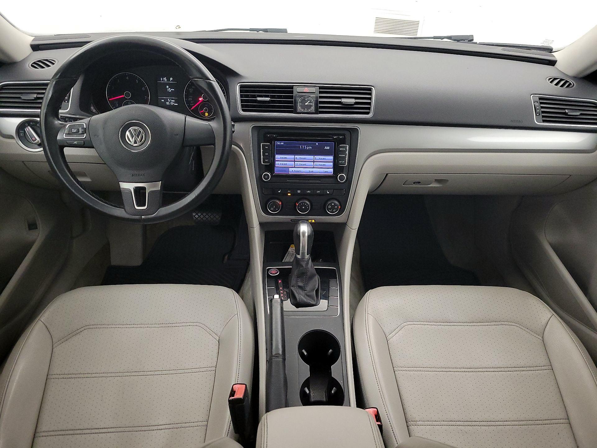 Thumbnail: 2015 Volkswagen Passat - 9