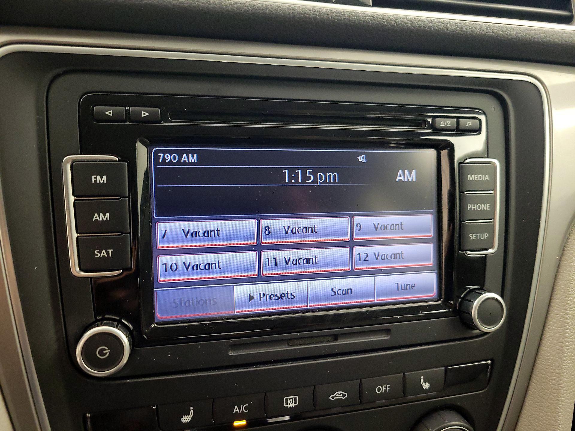 Thumbnail: 2015 Volkswagen Passat - 14