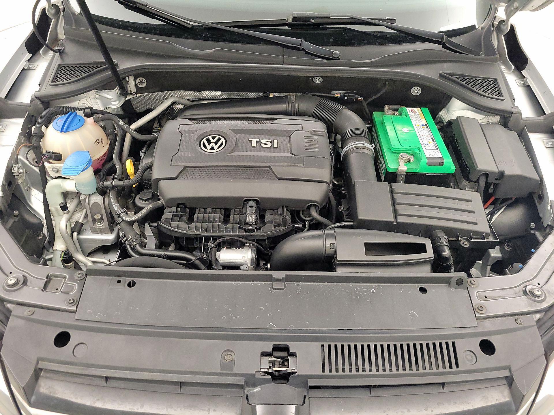 Thumbnail: 2015 Volkswagen Passat - 19
