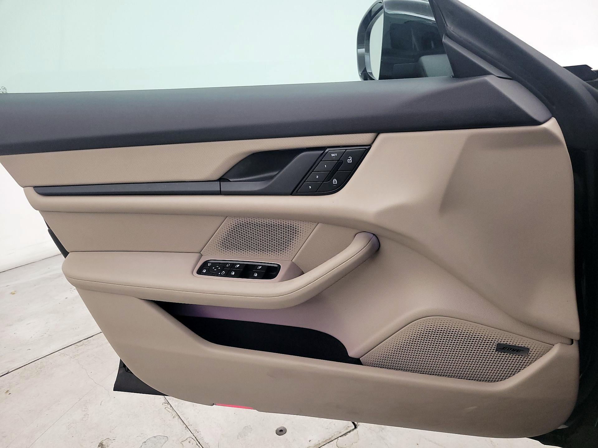 Thumbnail: 2022 Porsche Taycan - 12