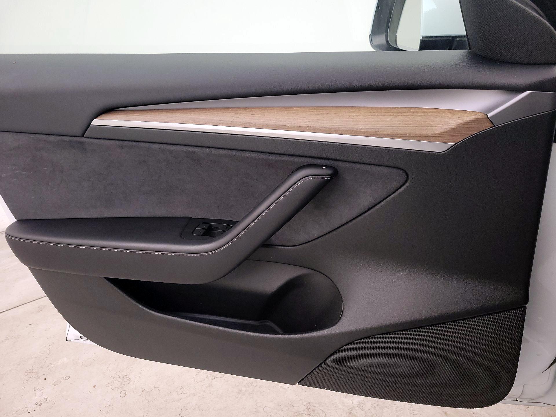 Thumbnail: 2023 Tesla Model 3 - 12