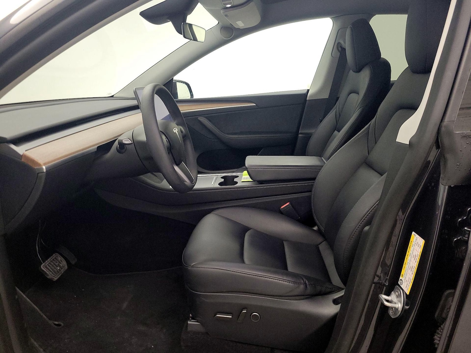2024 Tesla Model Y Long Range - Photo 12