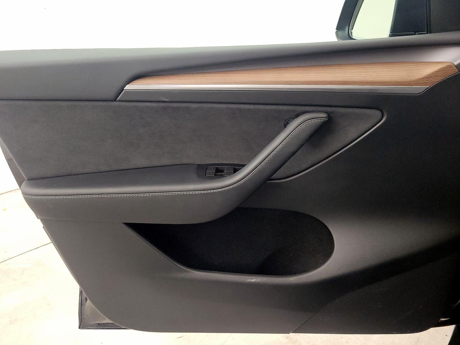 2024 Tesla Model Y Long Range - Photo 13