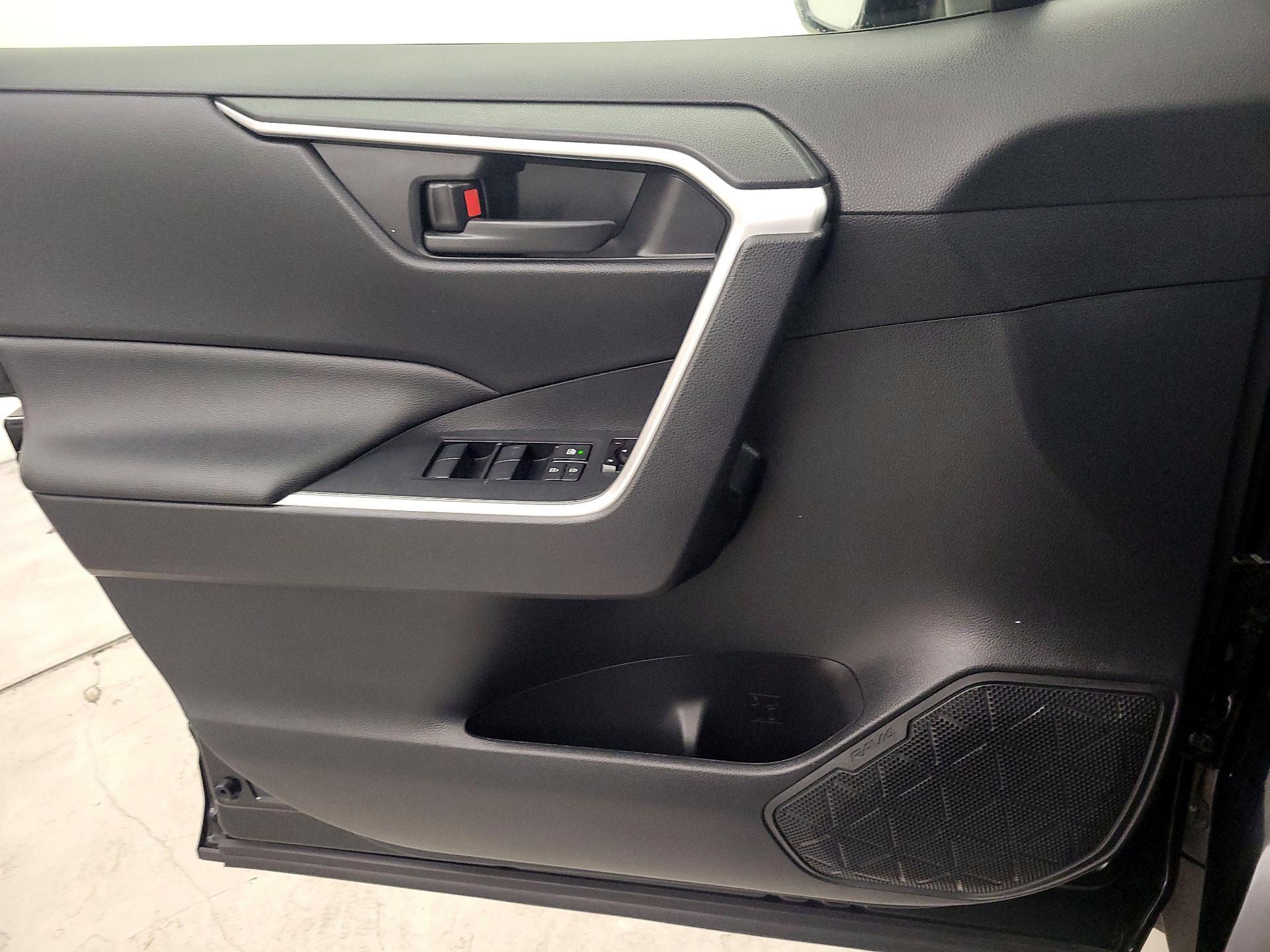Thumbnail: 2021 Toyota RAV4 - 12