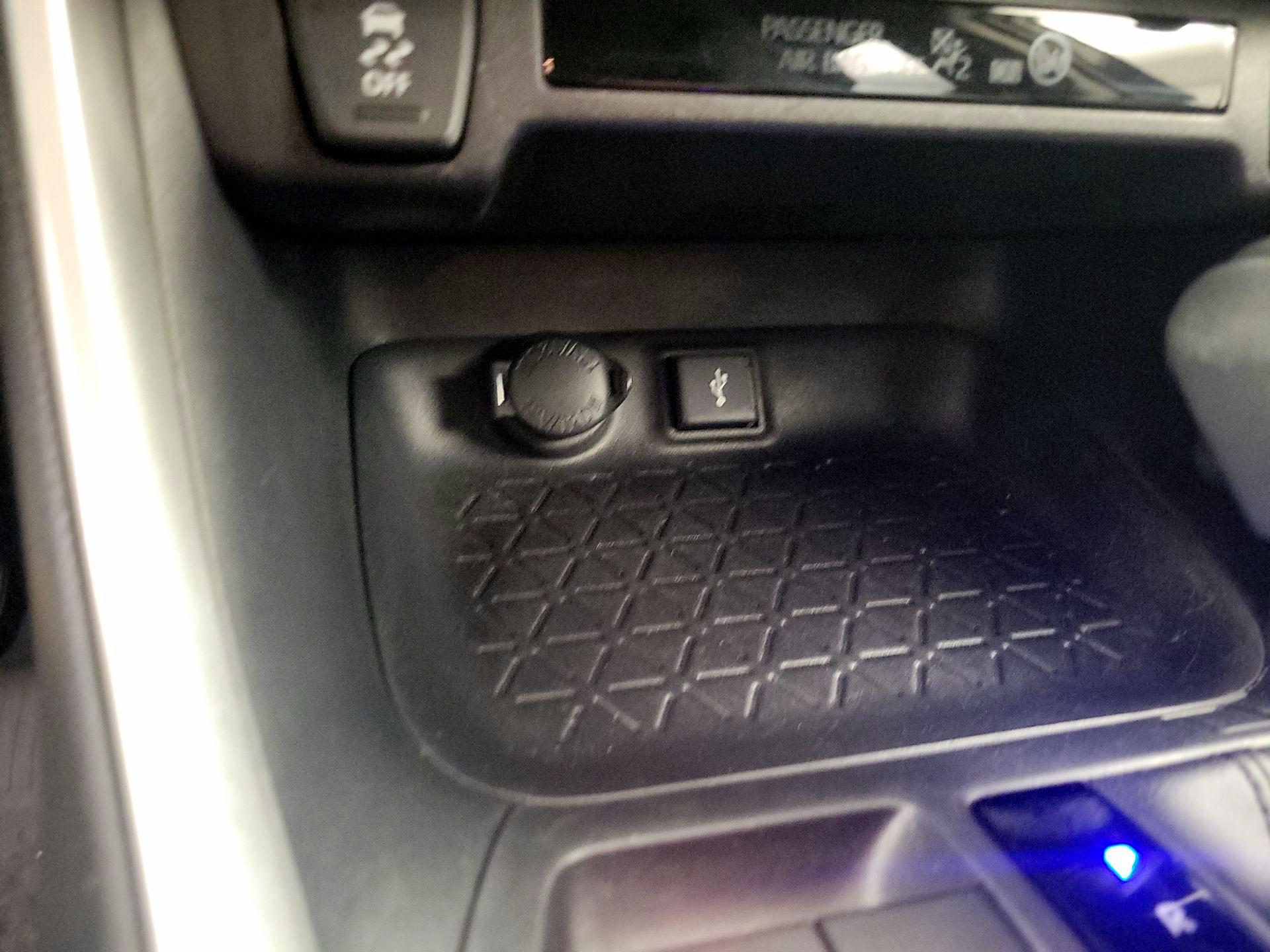 Thumbnail: 2021 Toyota RAV4 - 18