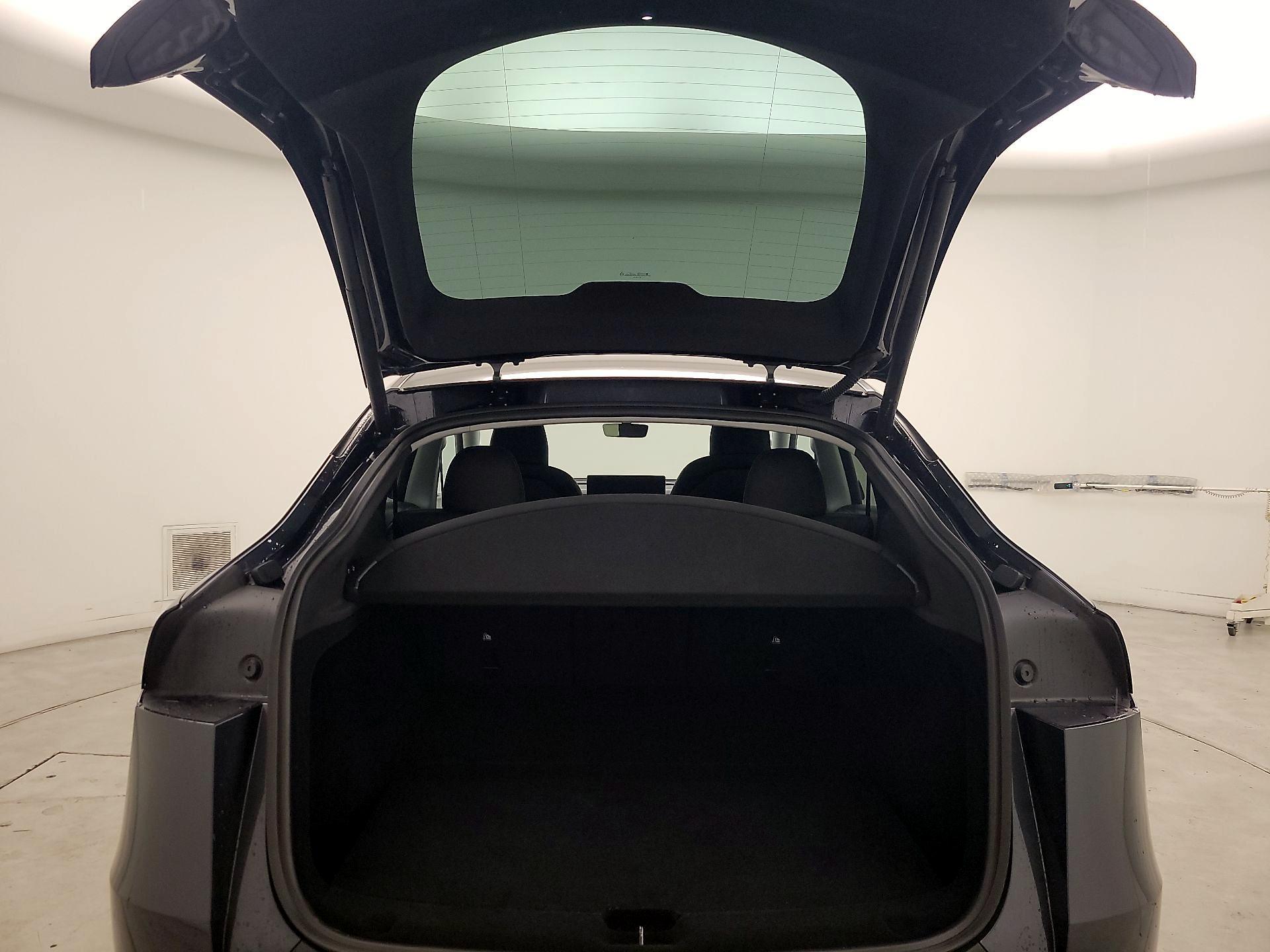 Thumbnail: 2026 Tesla Model Y - 17