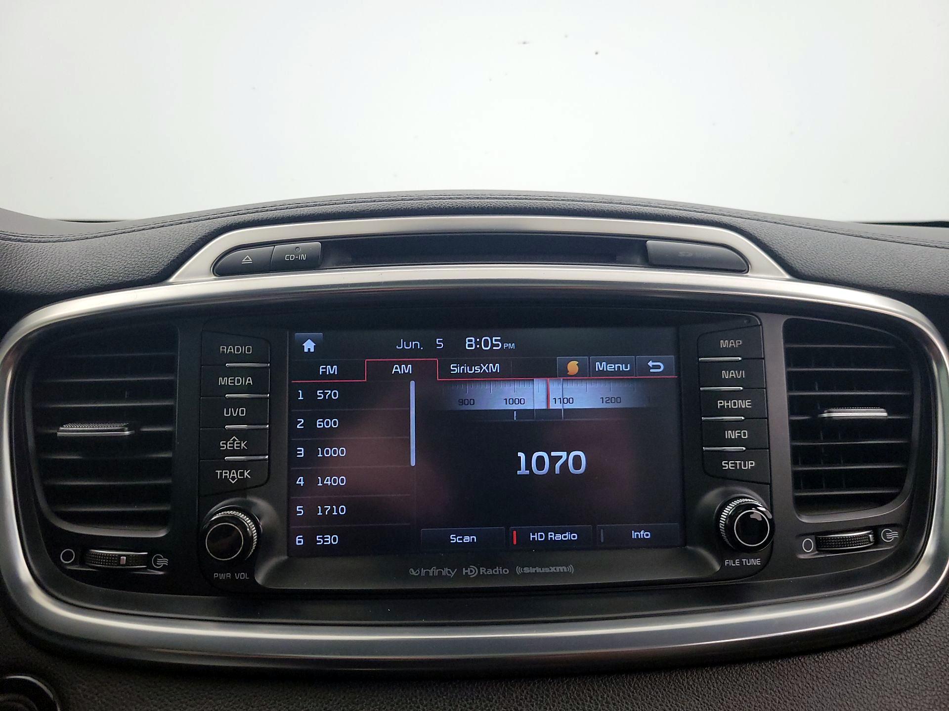 Thumbnail: 2017 Kia Sorento - 16