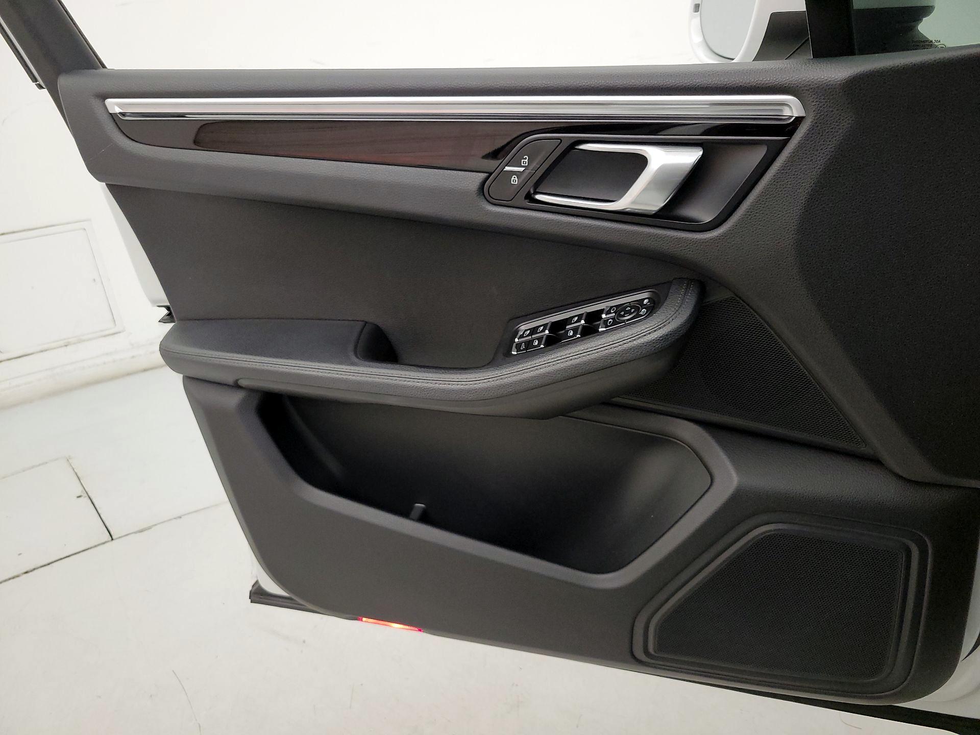 Thumbnail: 2020 Porsche Macan - 12