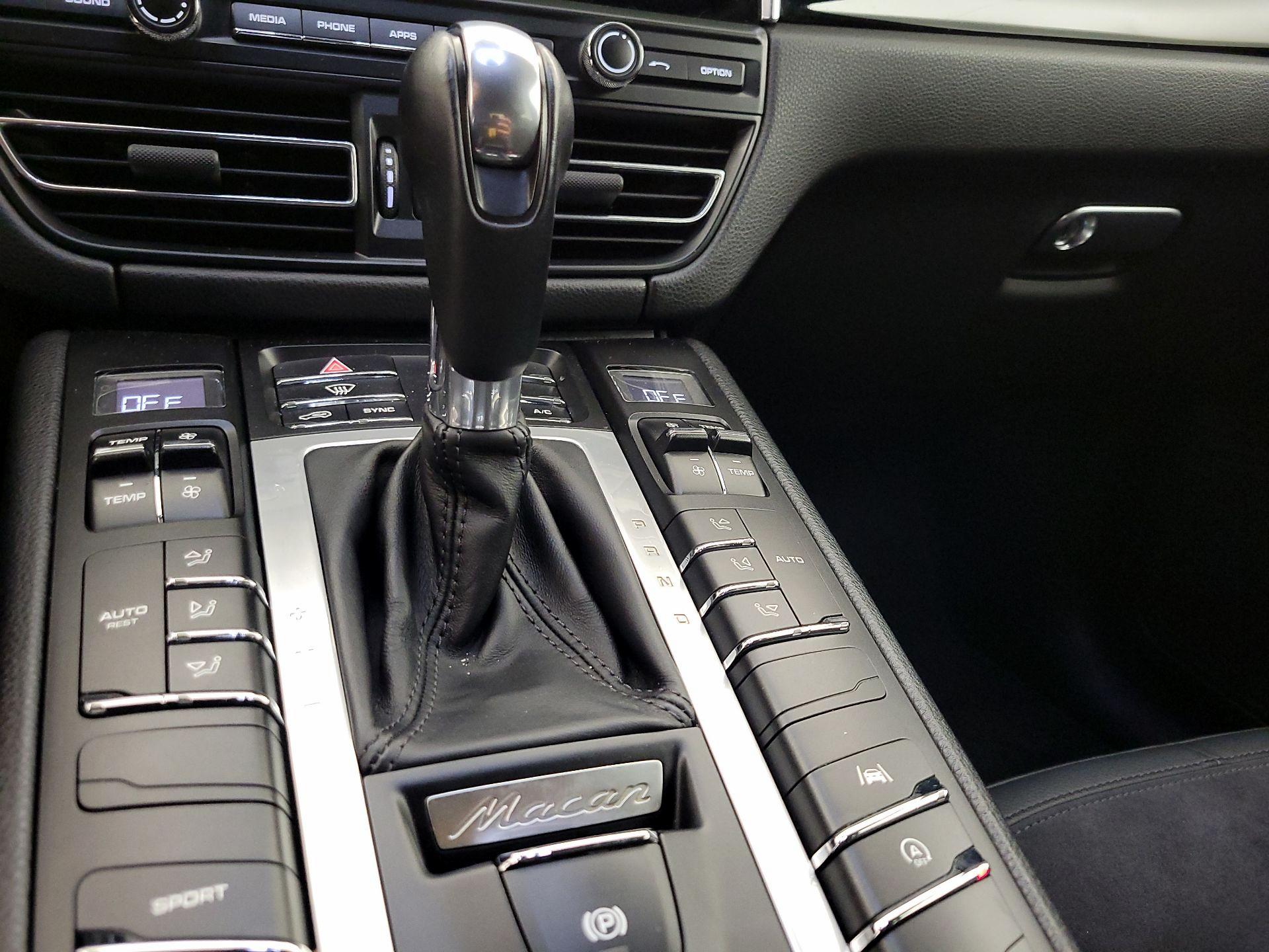 Thumbnail: 2020 Porsche Macan - 18