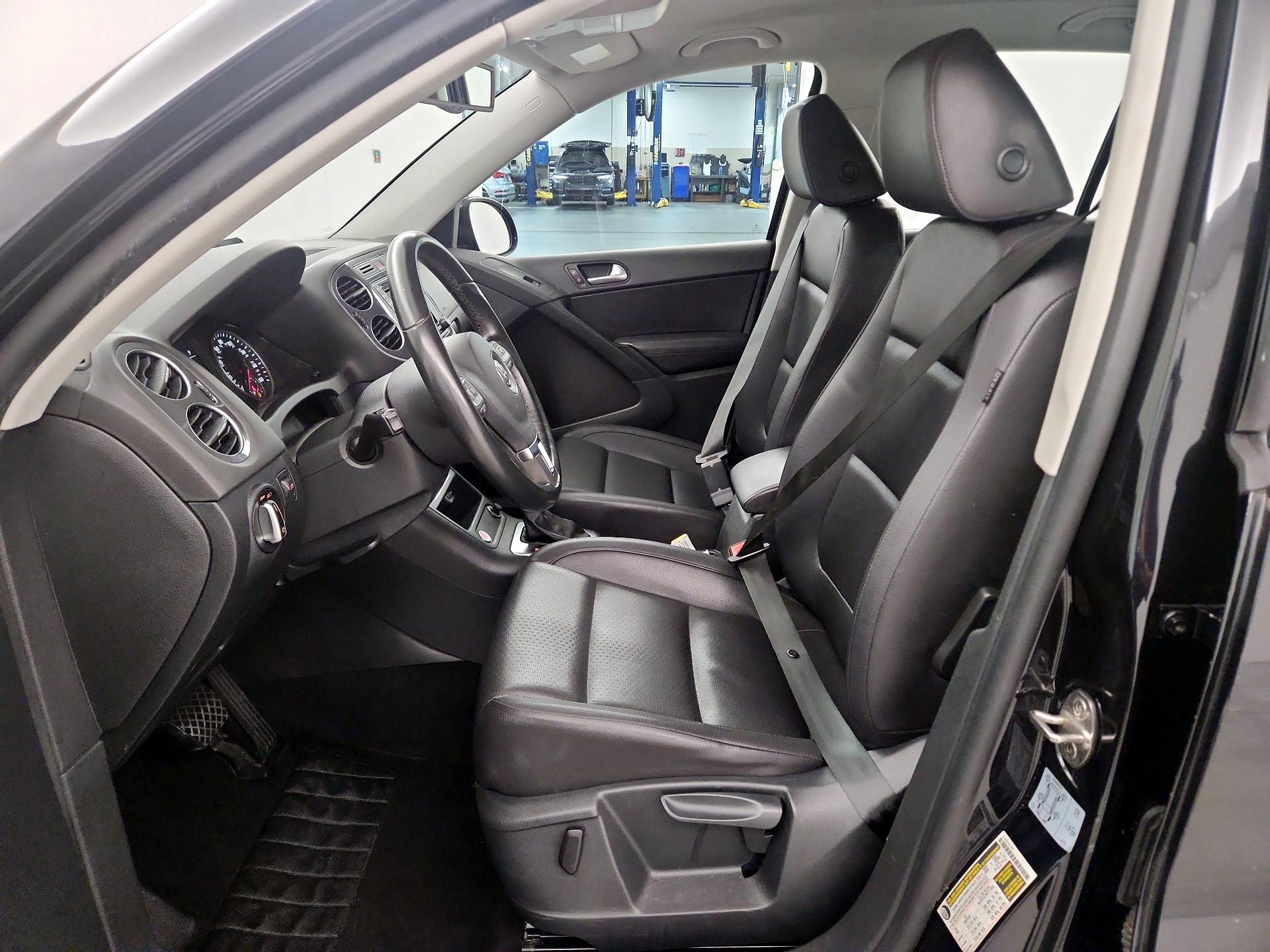Thumbnail: 2017 Volkswagen Tiguan - 9