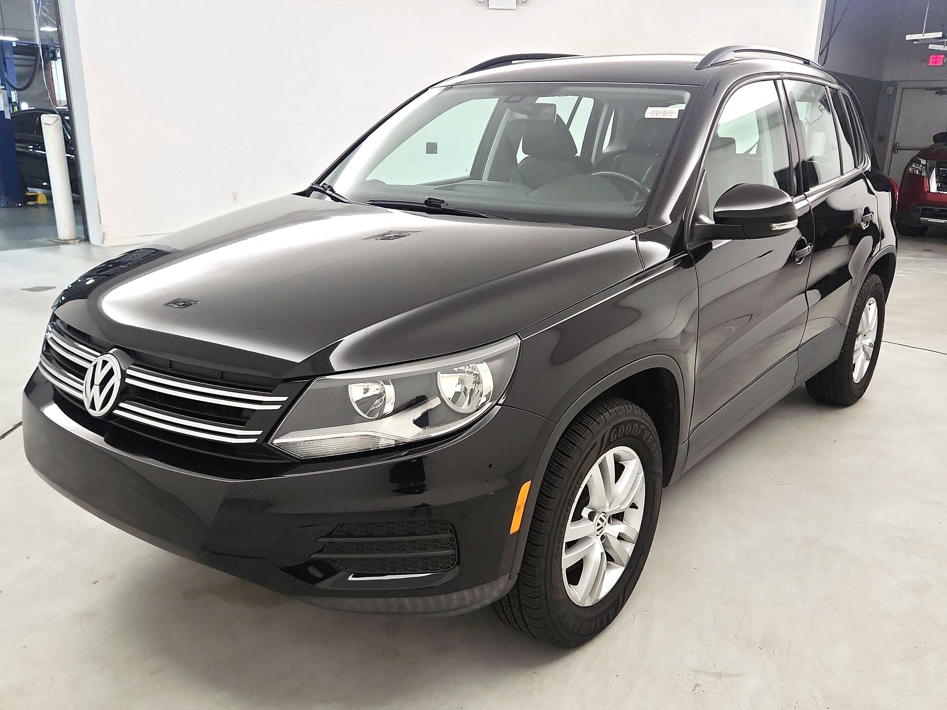 Thumbnail: 2017 Volkswagen Tiguan - 3