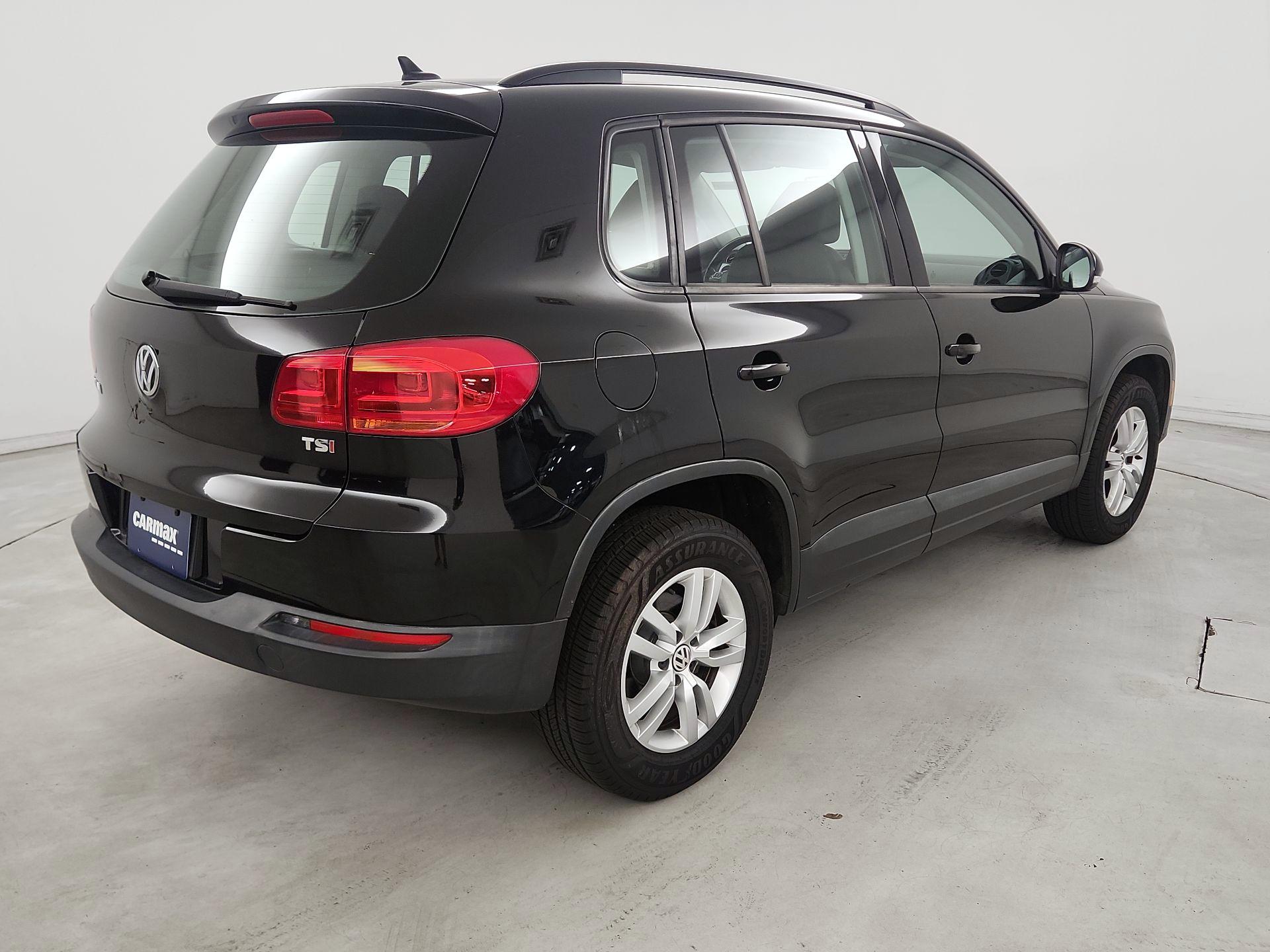 Thumbnail: 2017 Volkswagen Tiguan - 5