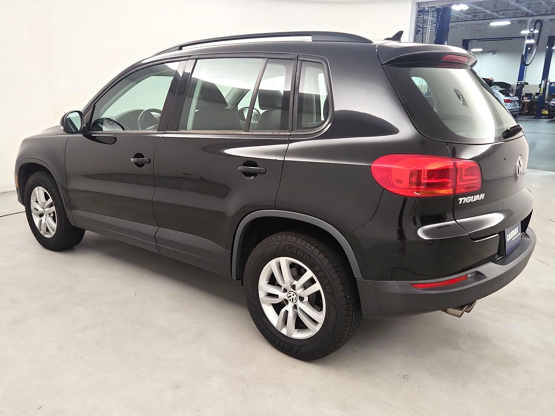 Thumbnail: 2017 Volkswagen Tiguan - 7