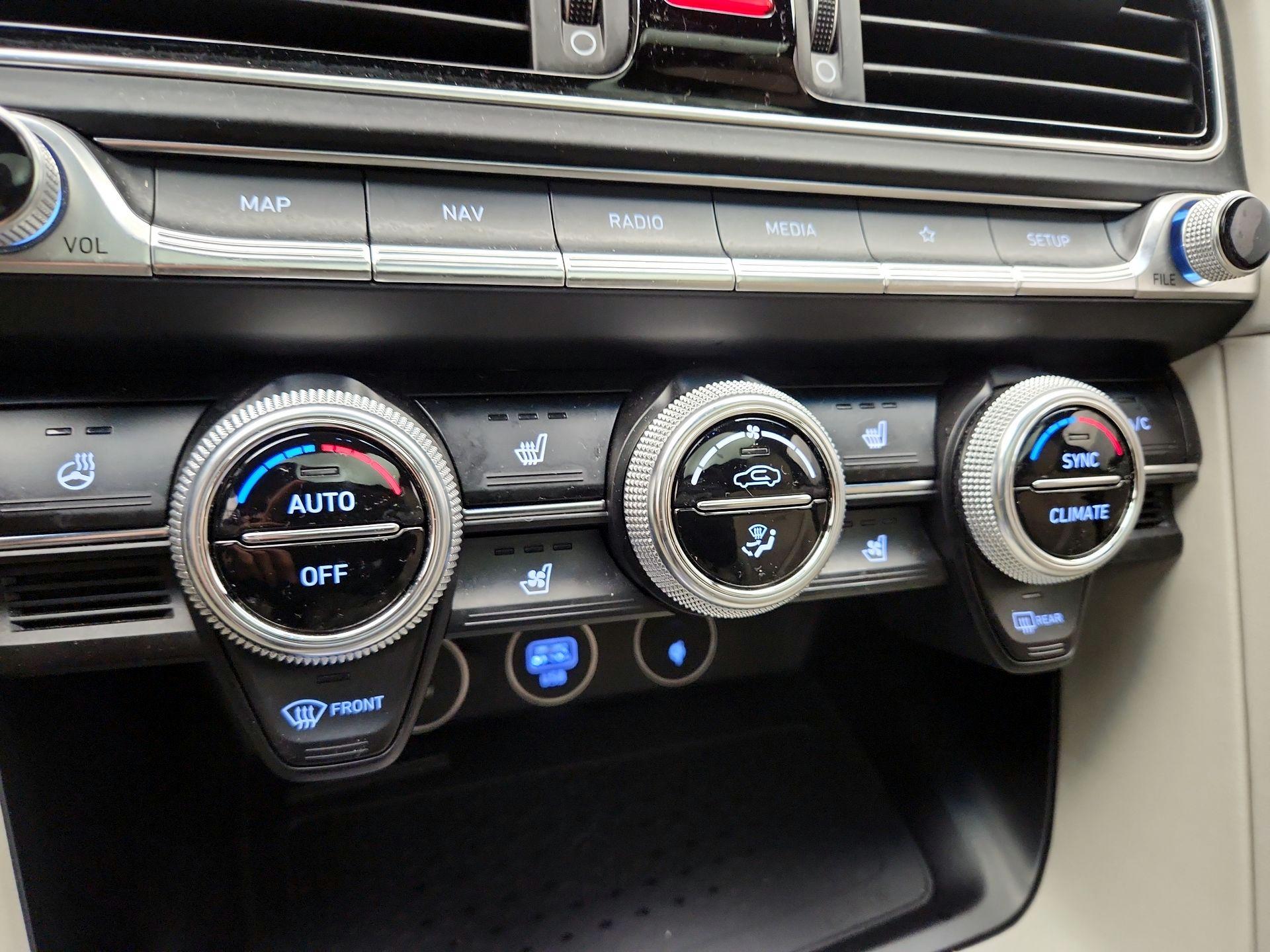 Thumbnail: 2022 Genesis G70 - 17