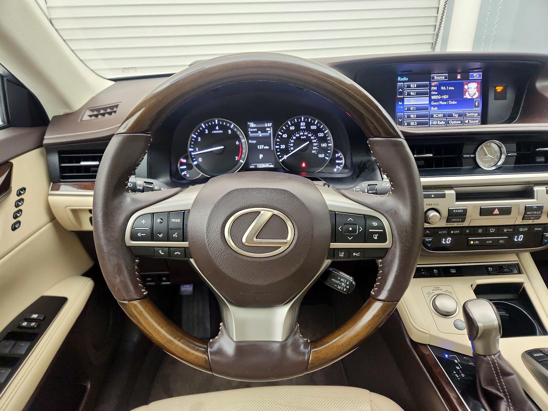 Thumbnail: 2016 Lexus ES - 10