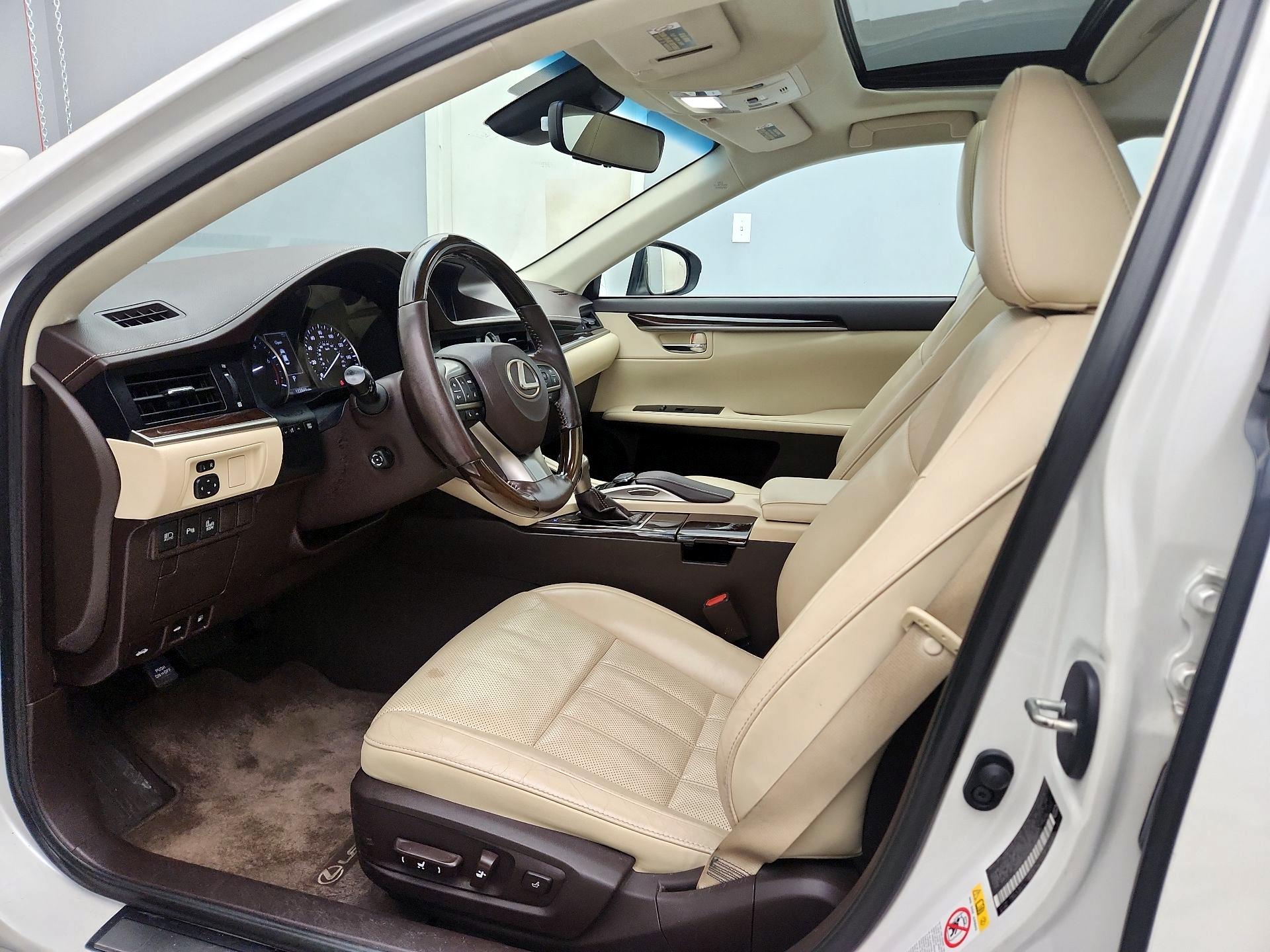 Thumbnail: 2016 Lexus ES - 11