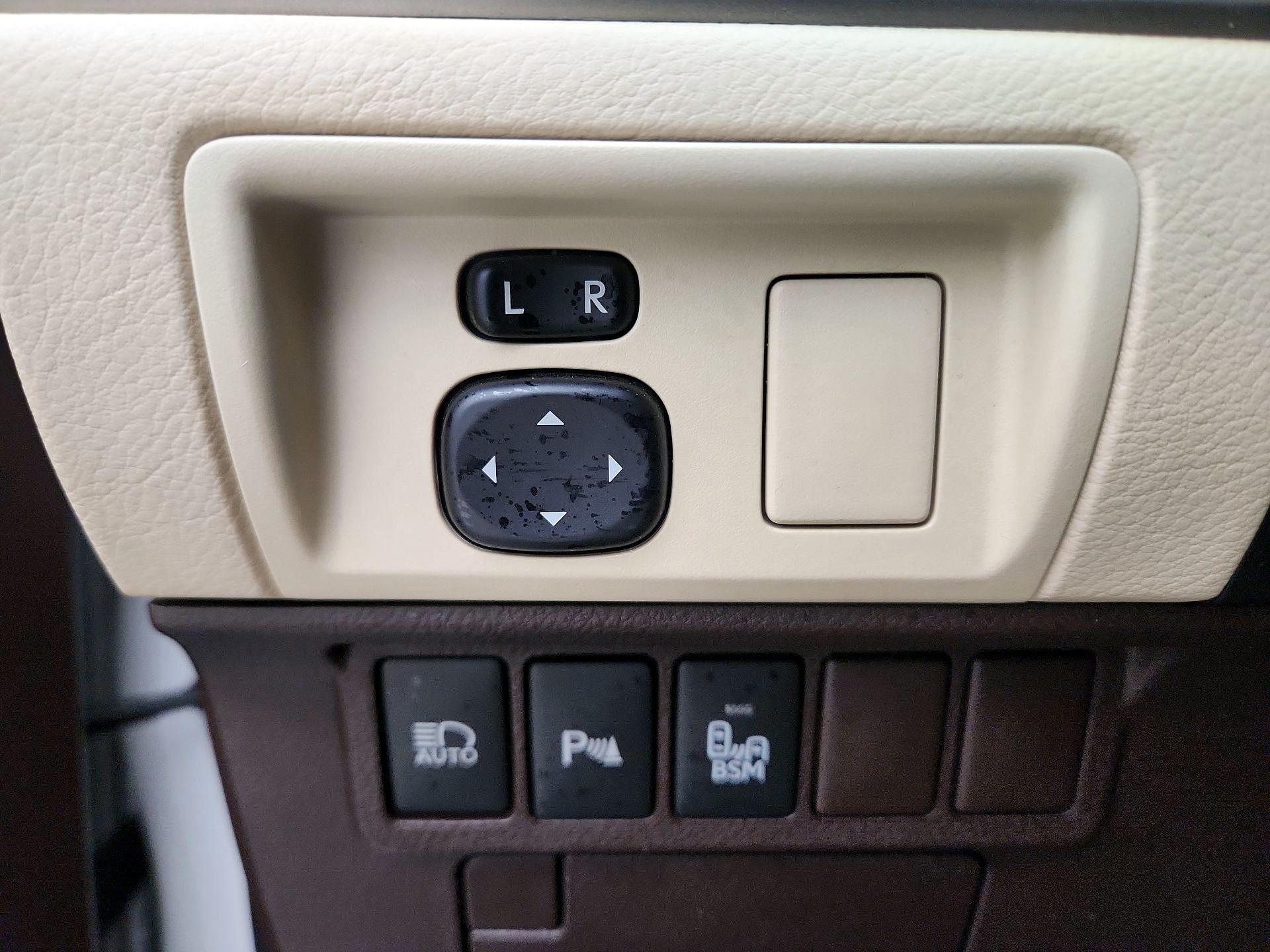 Thumbnail: 2016 Lexus ES - 13