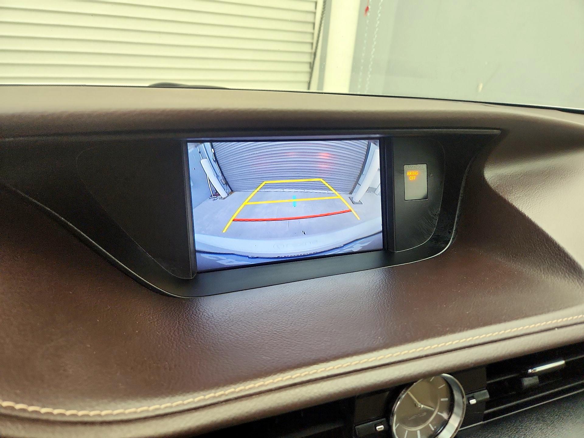 Thumbnail: 2016 Lexus ES - 14