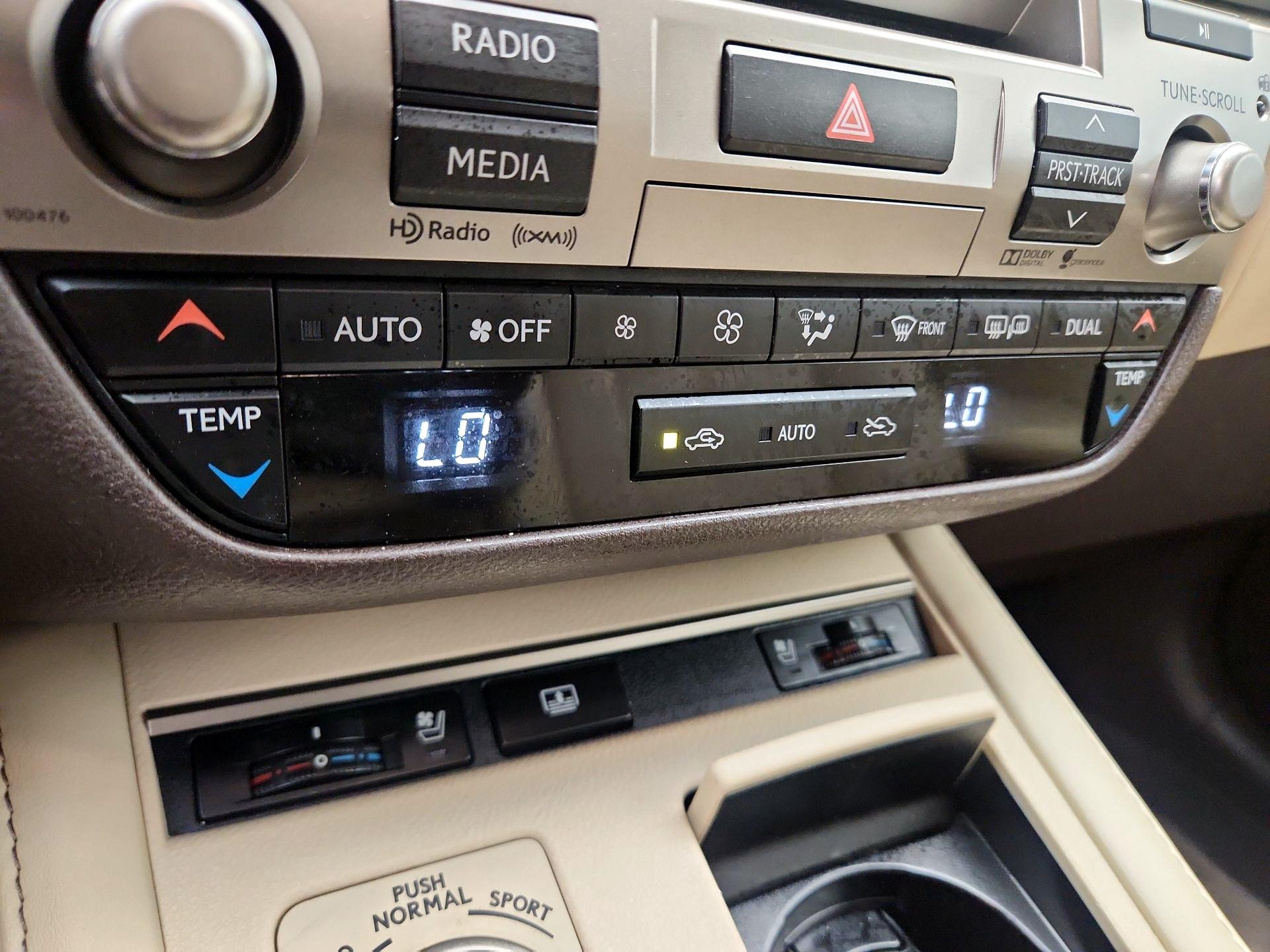 Thumbnail: 2016 Lexus ES - 16