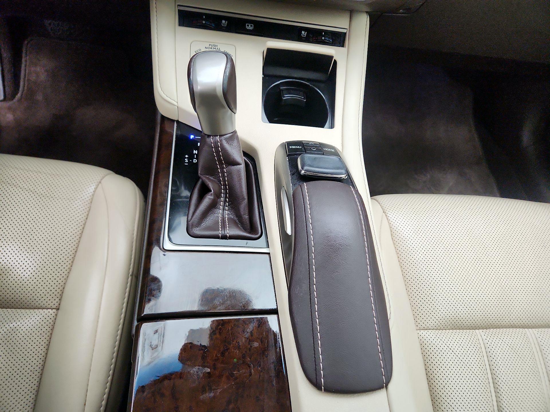 Thumbnail: 2016 Lexus ES - 17