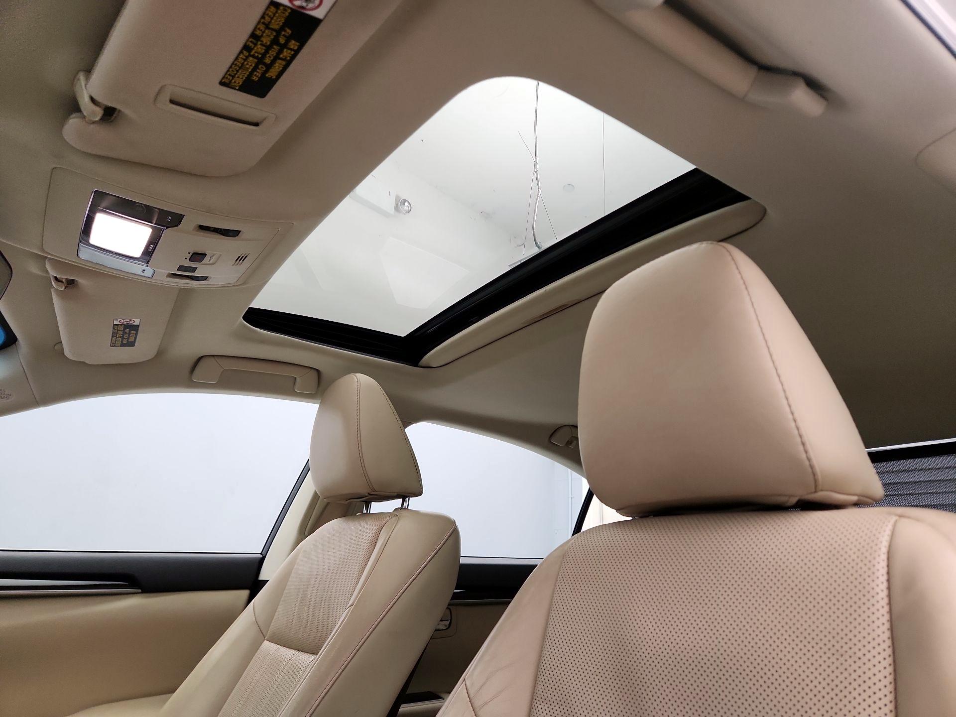 Thumbnail: 2016 Lexus ES - 19