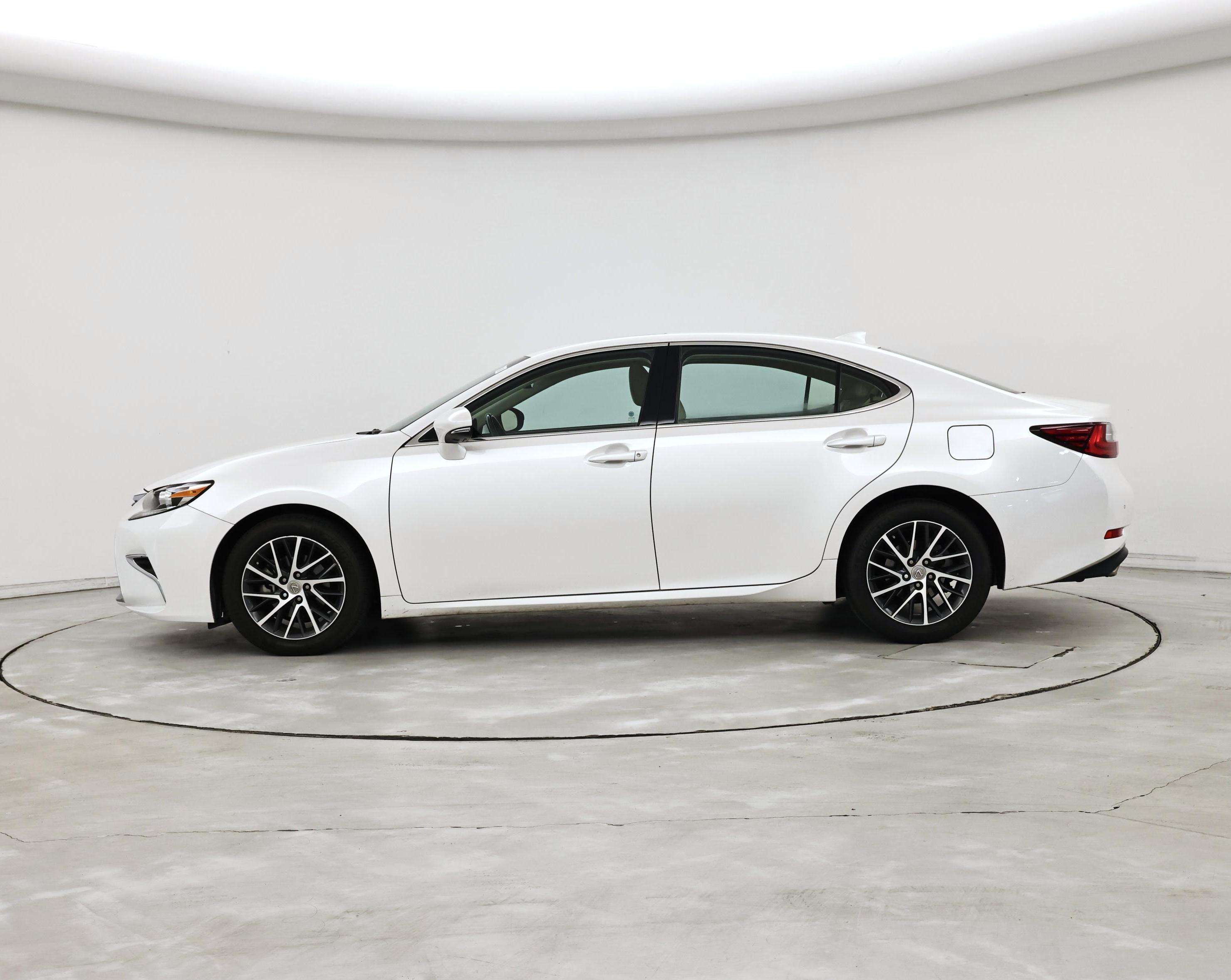Thumbnail: 2016 Lexus ES - 3