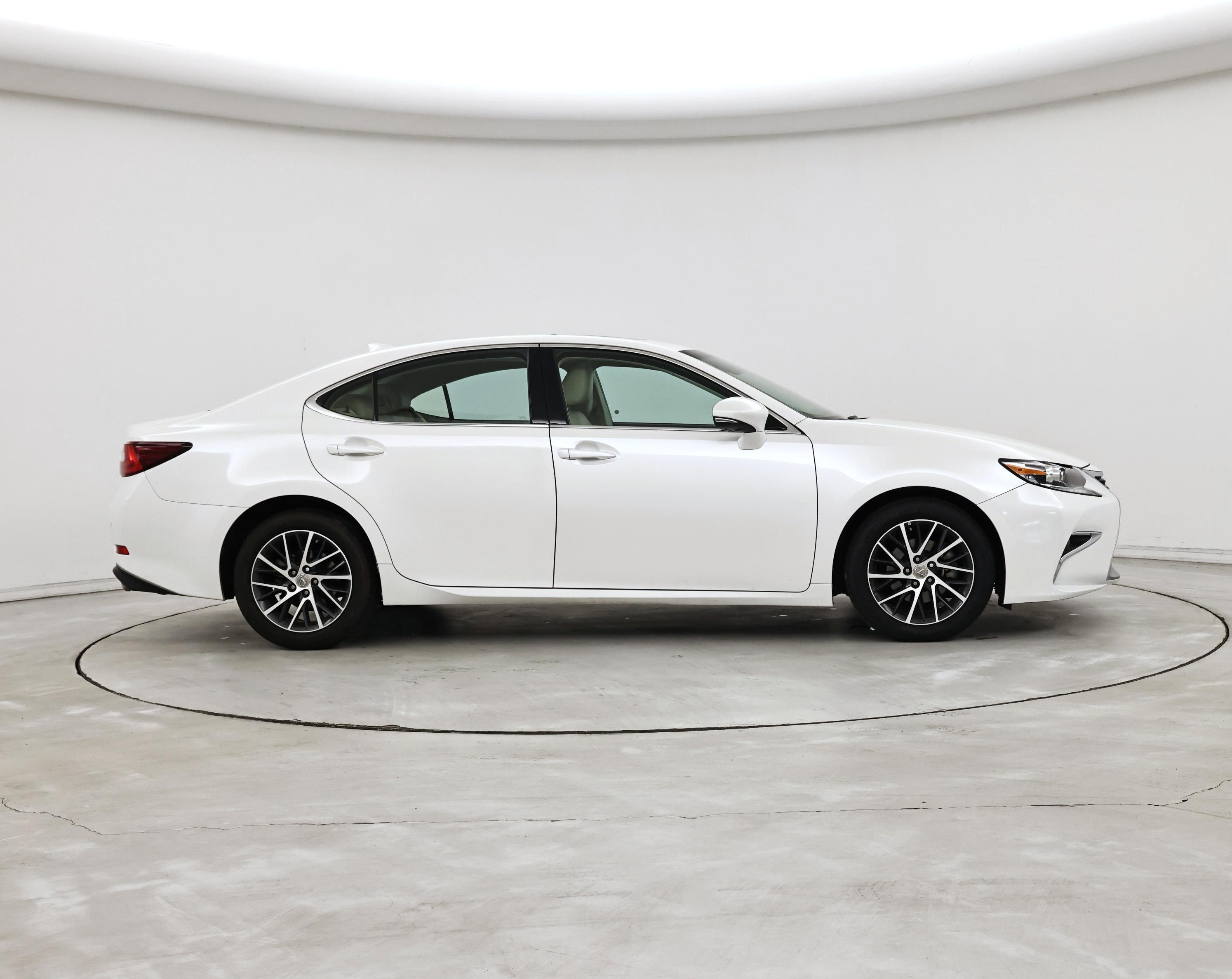 Thumbnail: 2016 Lexus ES - 7