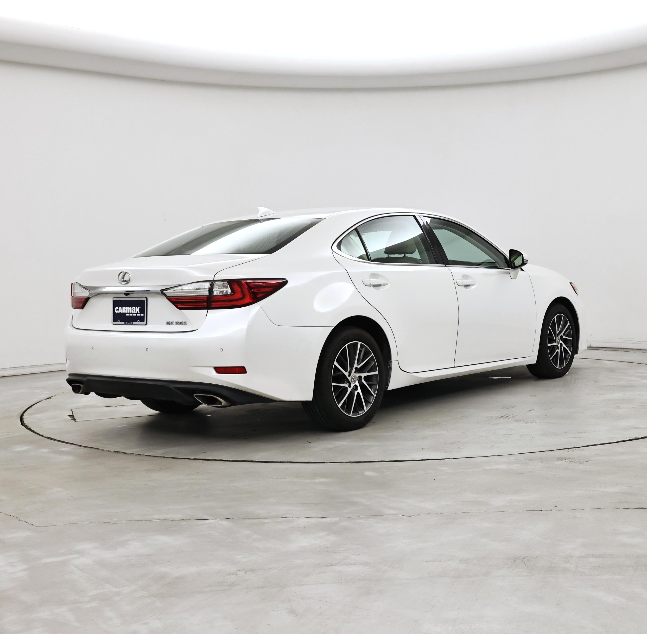 Thumbnail: 2016 Lexus ES - 8