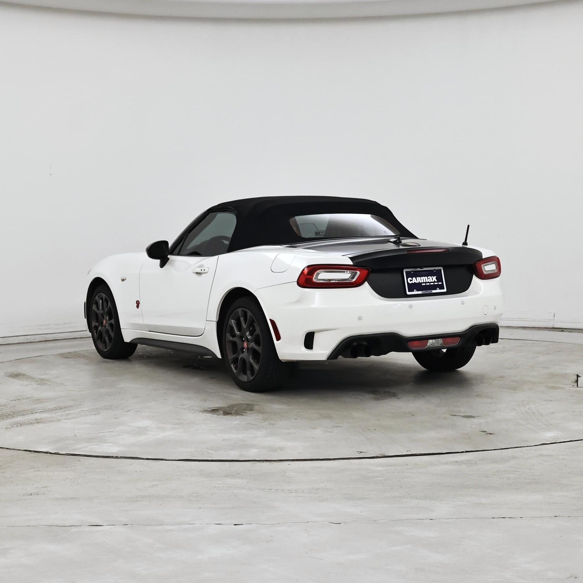 Thumbnail: 2017 Fiat 124 Spider - 2