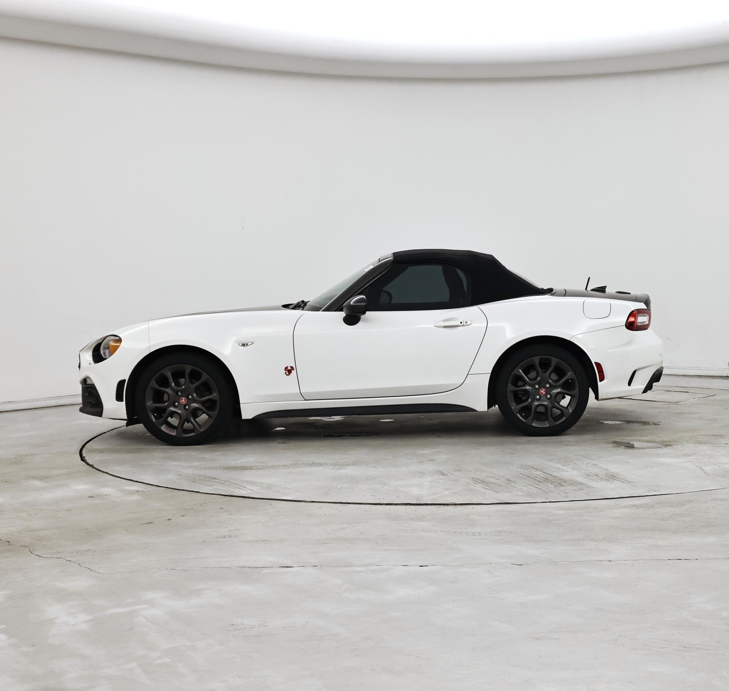 Thumbnail: 2017 Fiat 124 Spider - 3