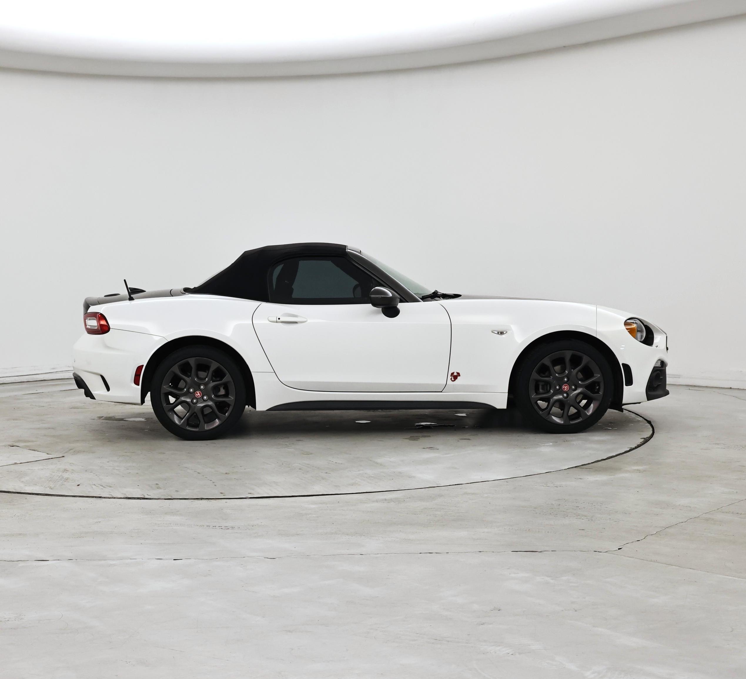 Thumbnail: 2017 Fiat 124 Spider - 7