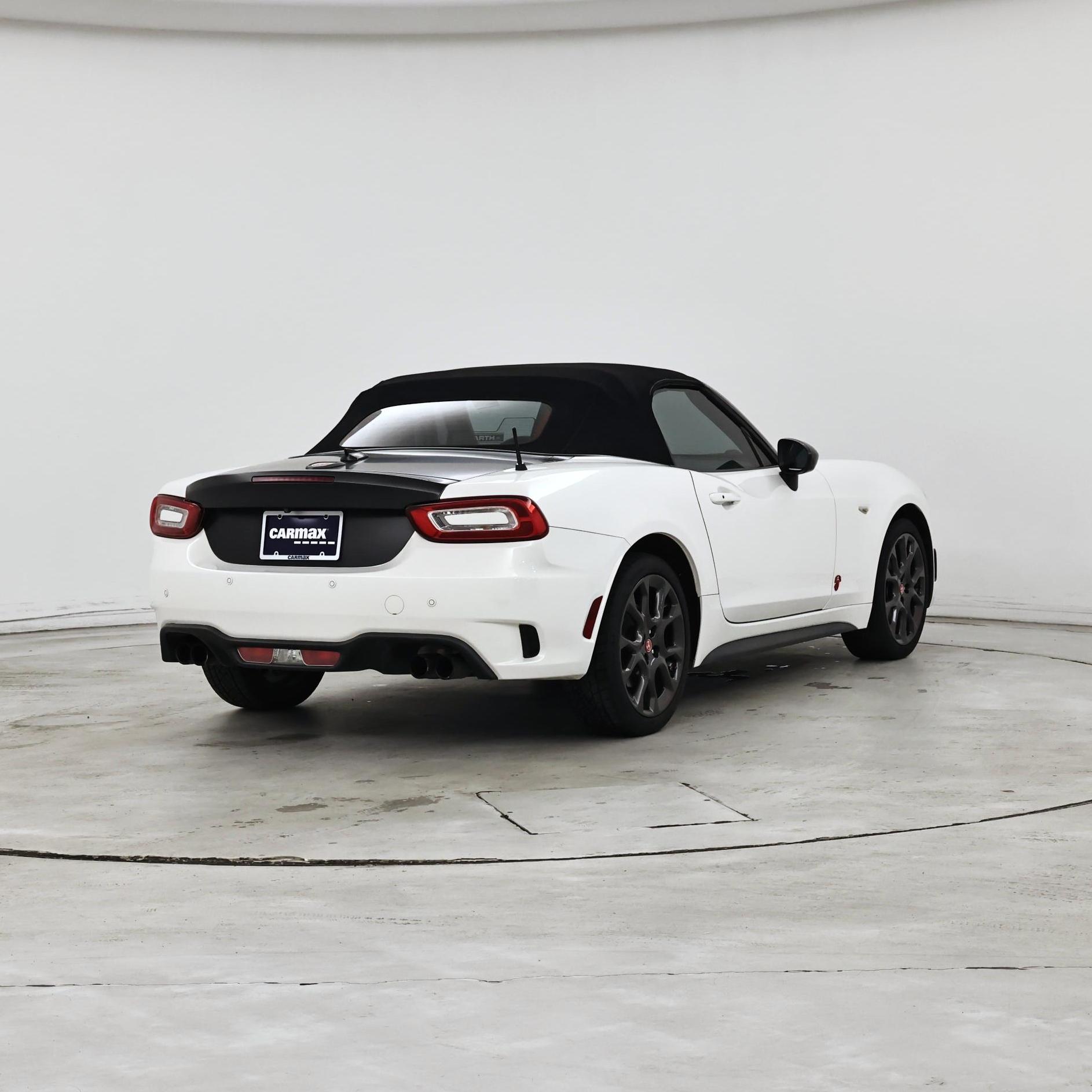 Thumbnail: 2017 Fiat 124 Spider - 8