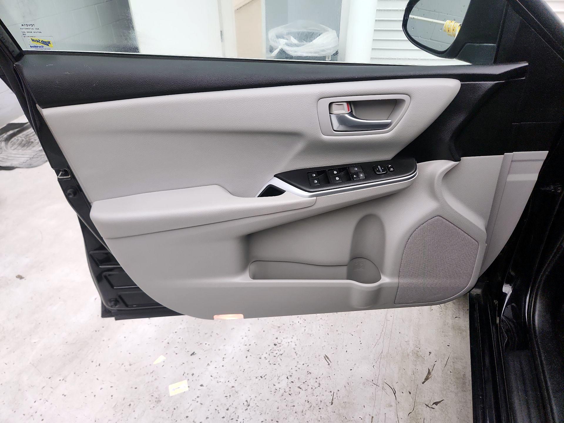 Thumbnail: 2016 Toyota Camry - 12