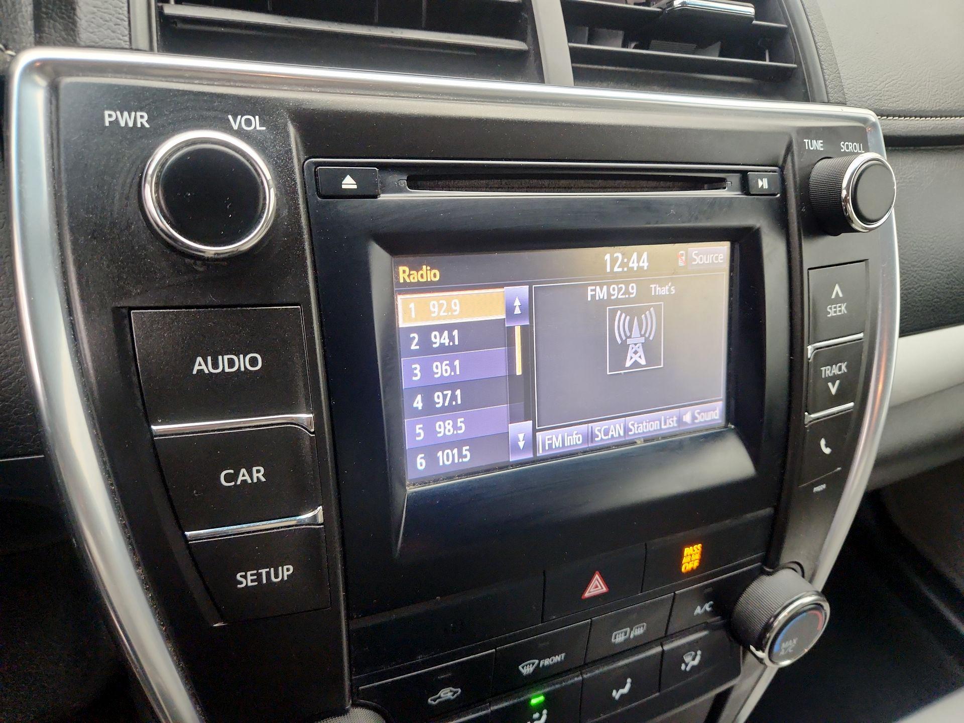 Thumbnail: 2016 Toyota Camry - 15