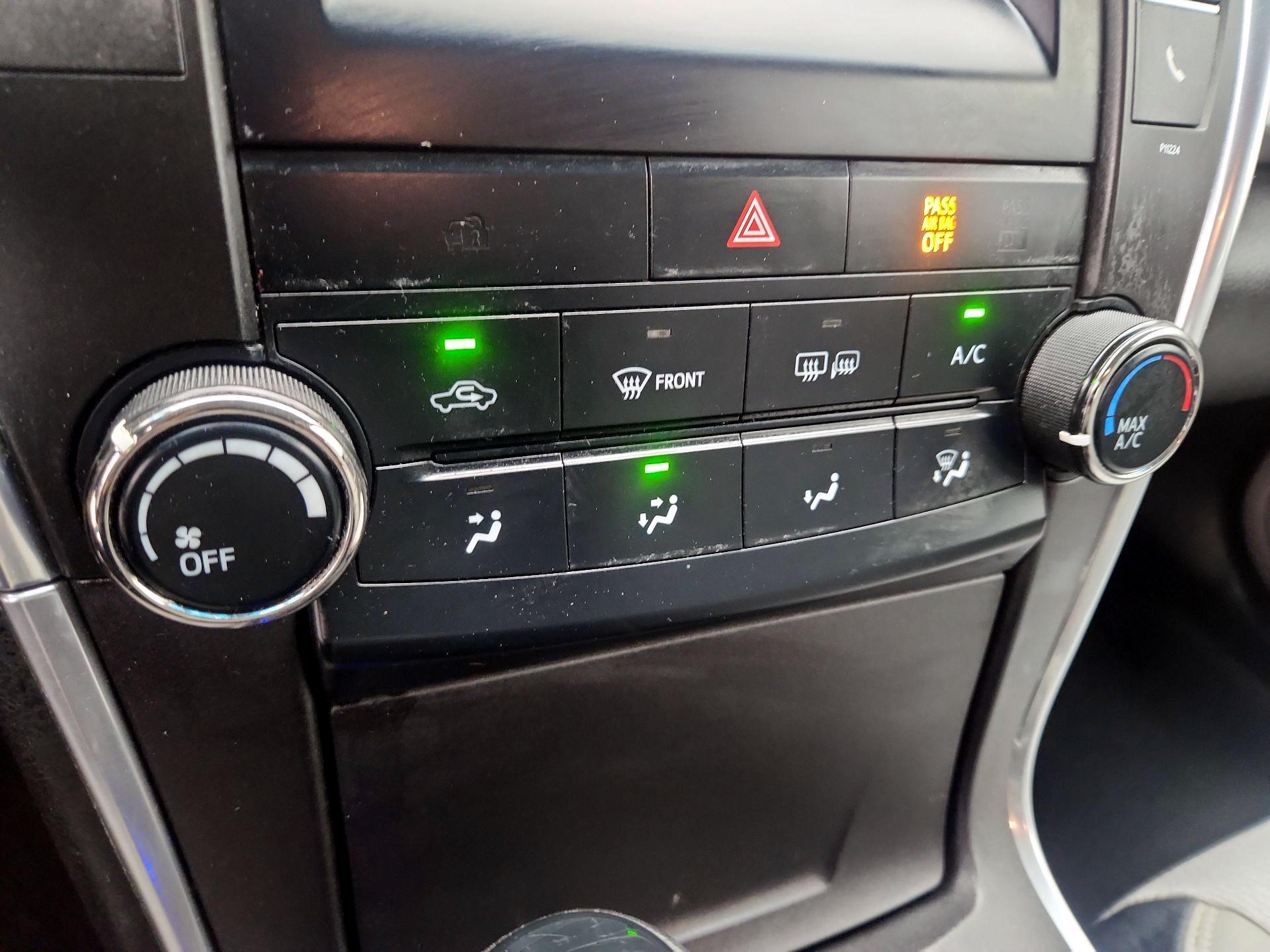 Thumbnail: 2016 Toyota Camry - 16