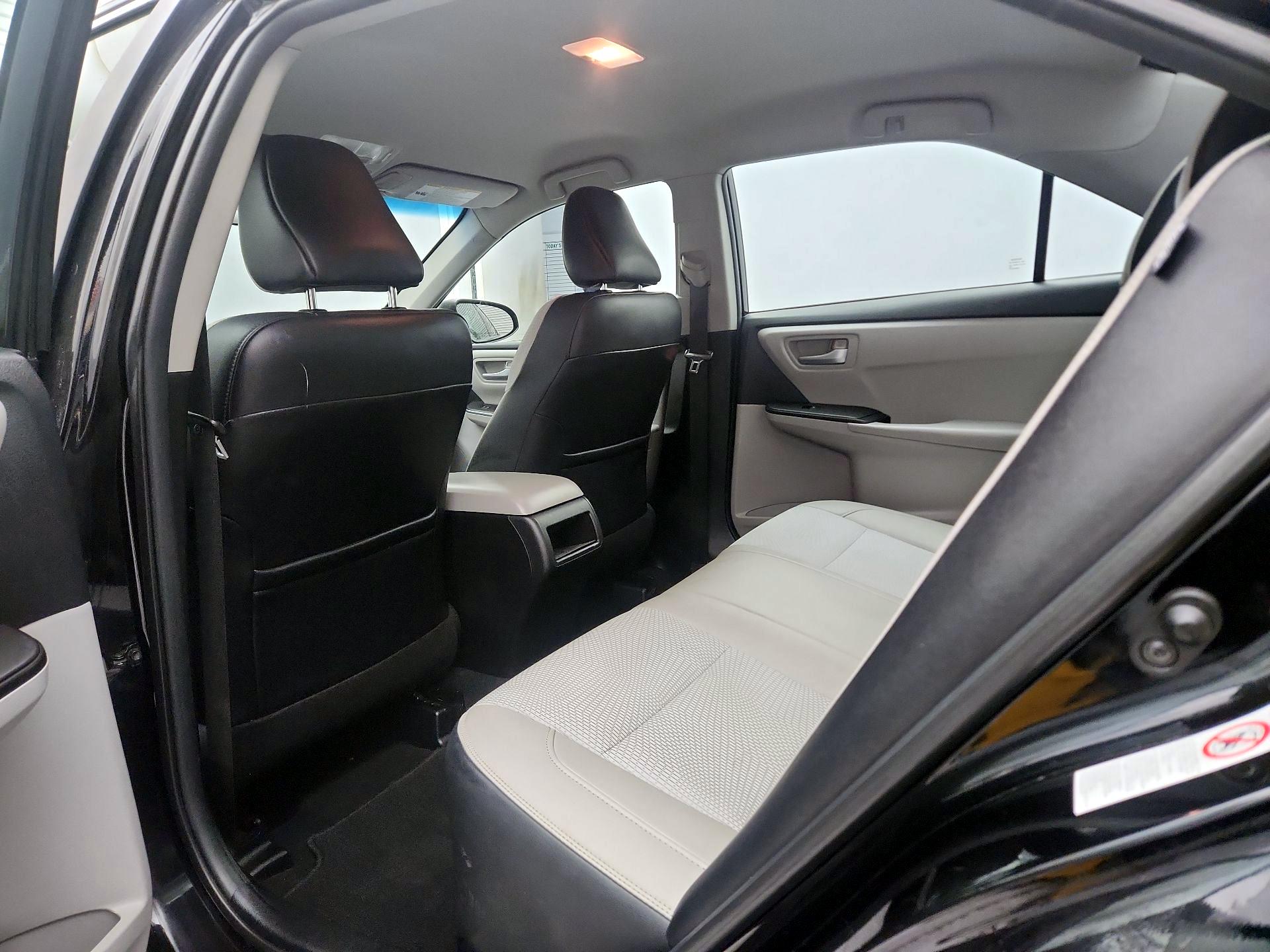 Thumbnail: 2016 Toyota Camry - 18