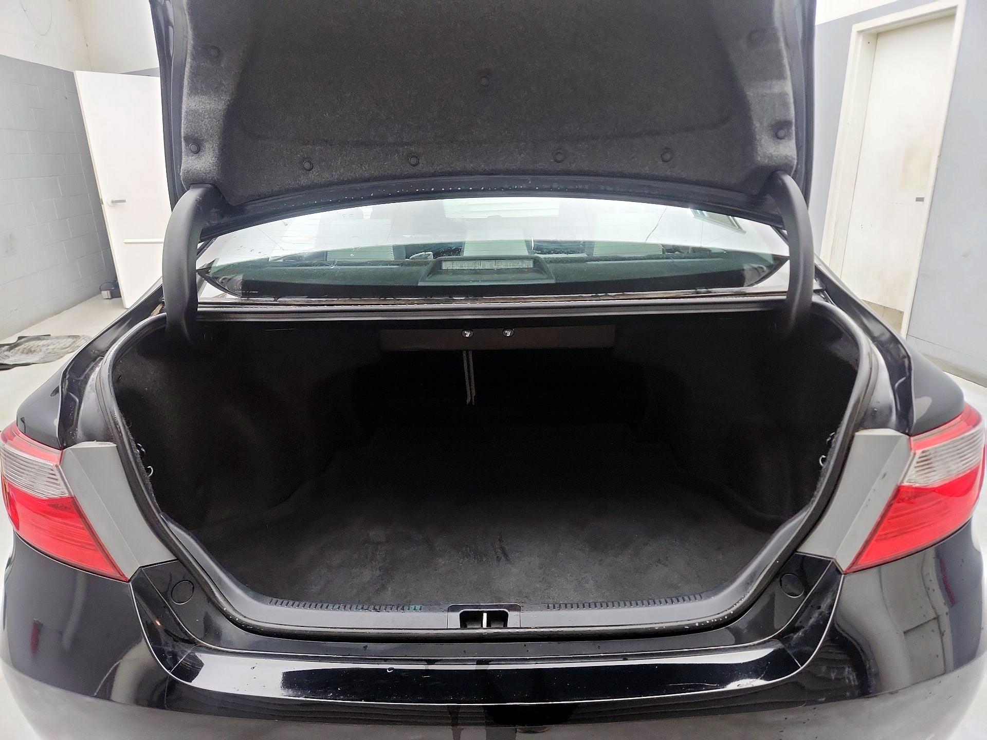 Thumbnail: 2016 Toyota Camry - 19